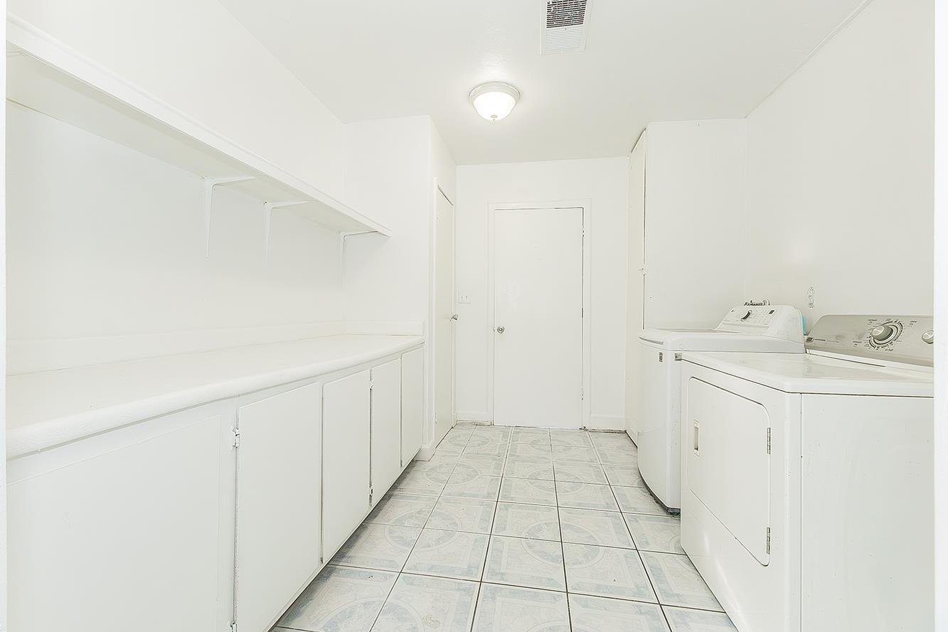 665 Ramblewood Ct, Dinuba, CA 93618