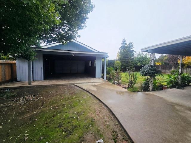 665 Ramblewood Ct, Dinuba, CA 93618