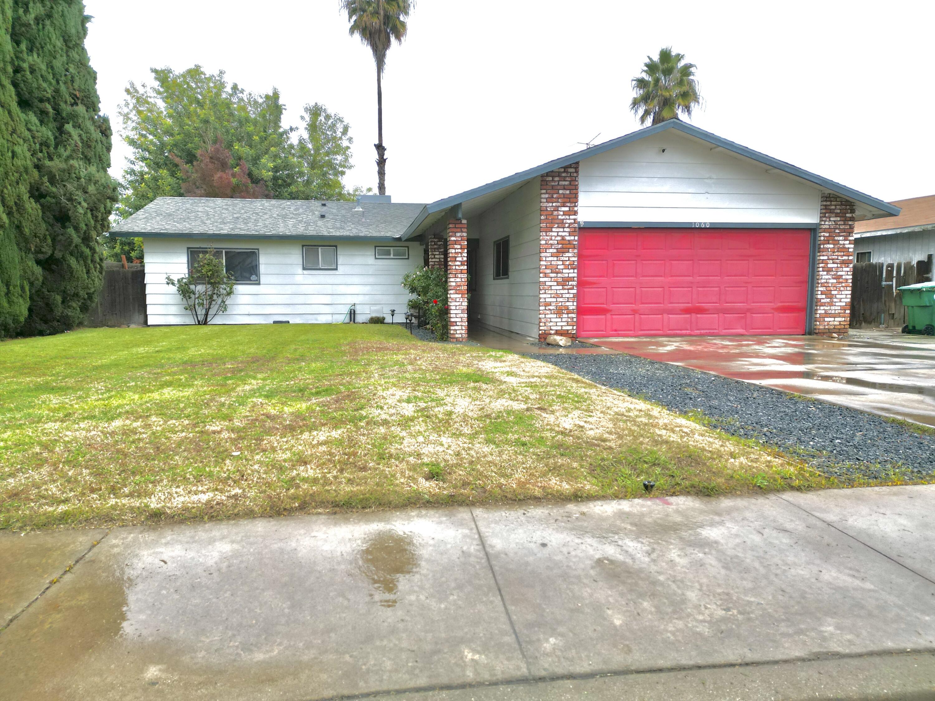 1060 W Thurman Ave, Porterville, CA 93257