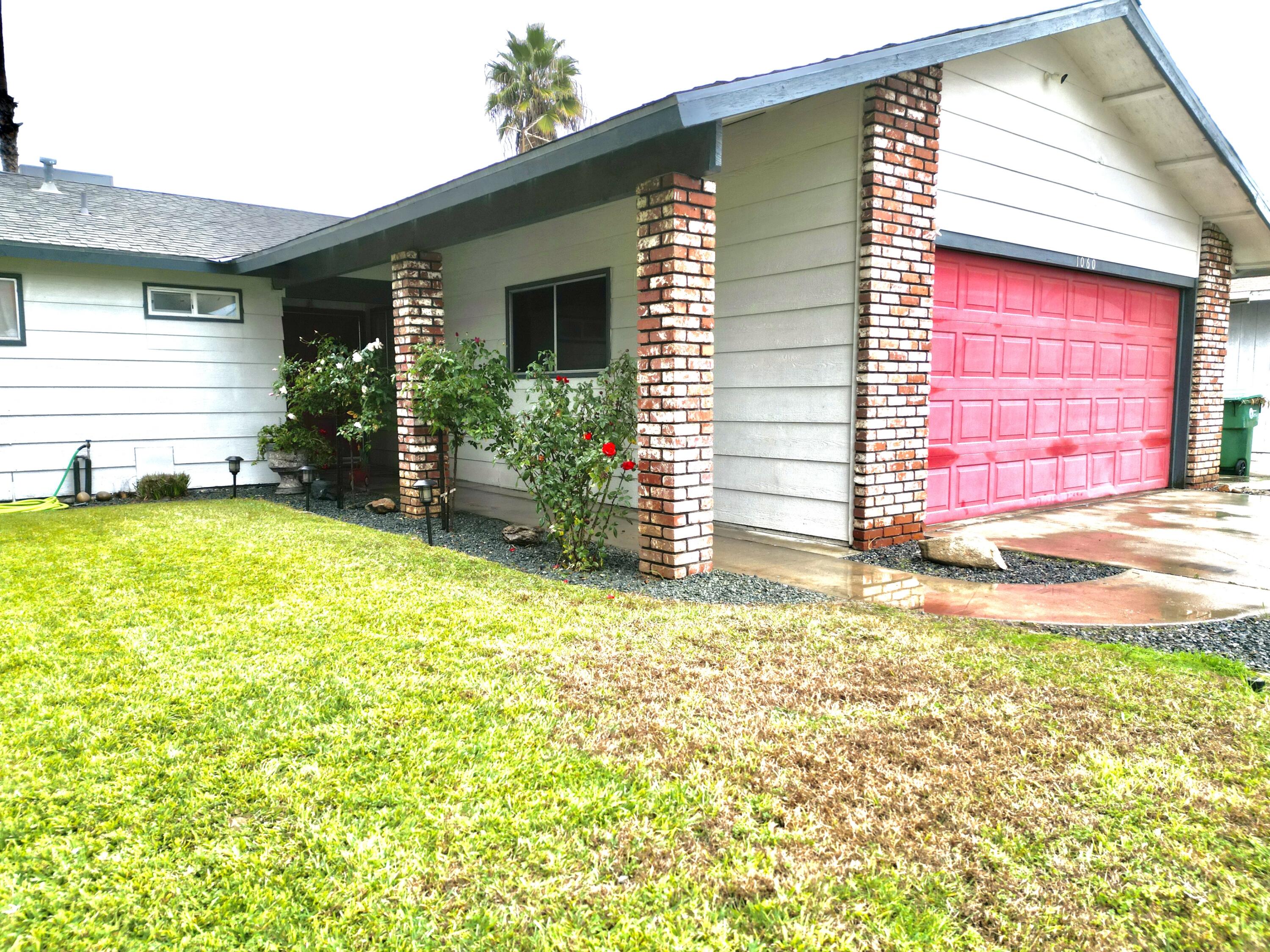 1060 W Thurman Ave, Porterville, CA 93257