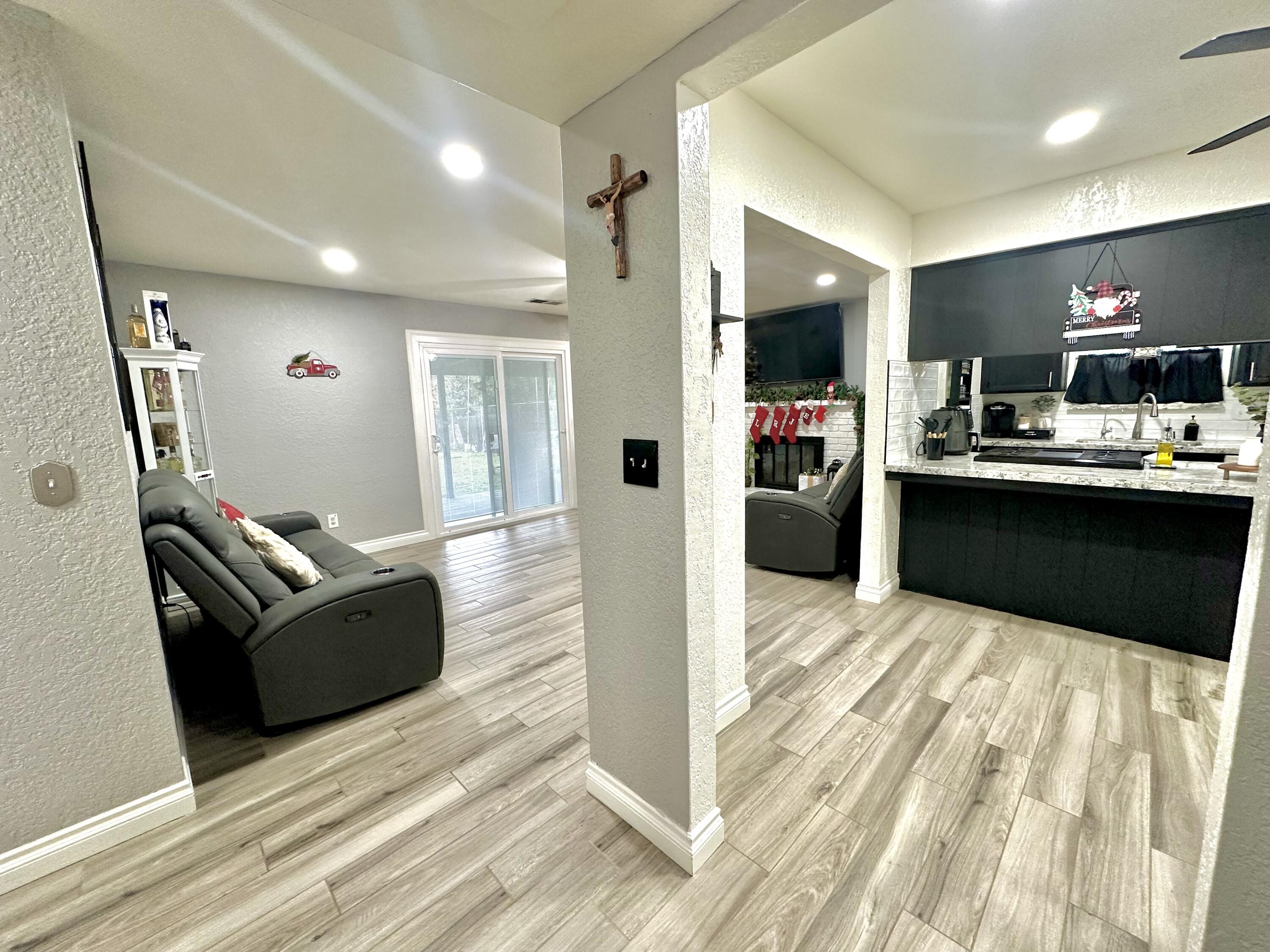 1060 W Thurman Ave, Porterville, CA 93257