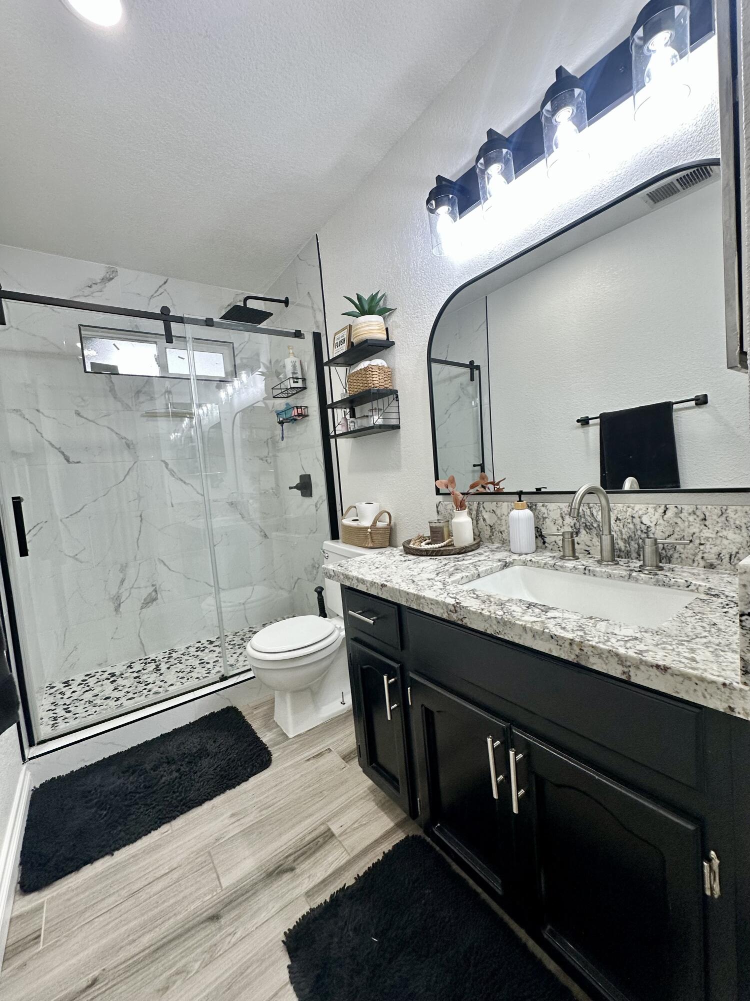 1060 W Thurman Ave, Porterville, CA 93257