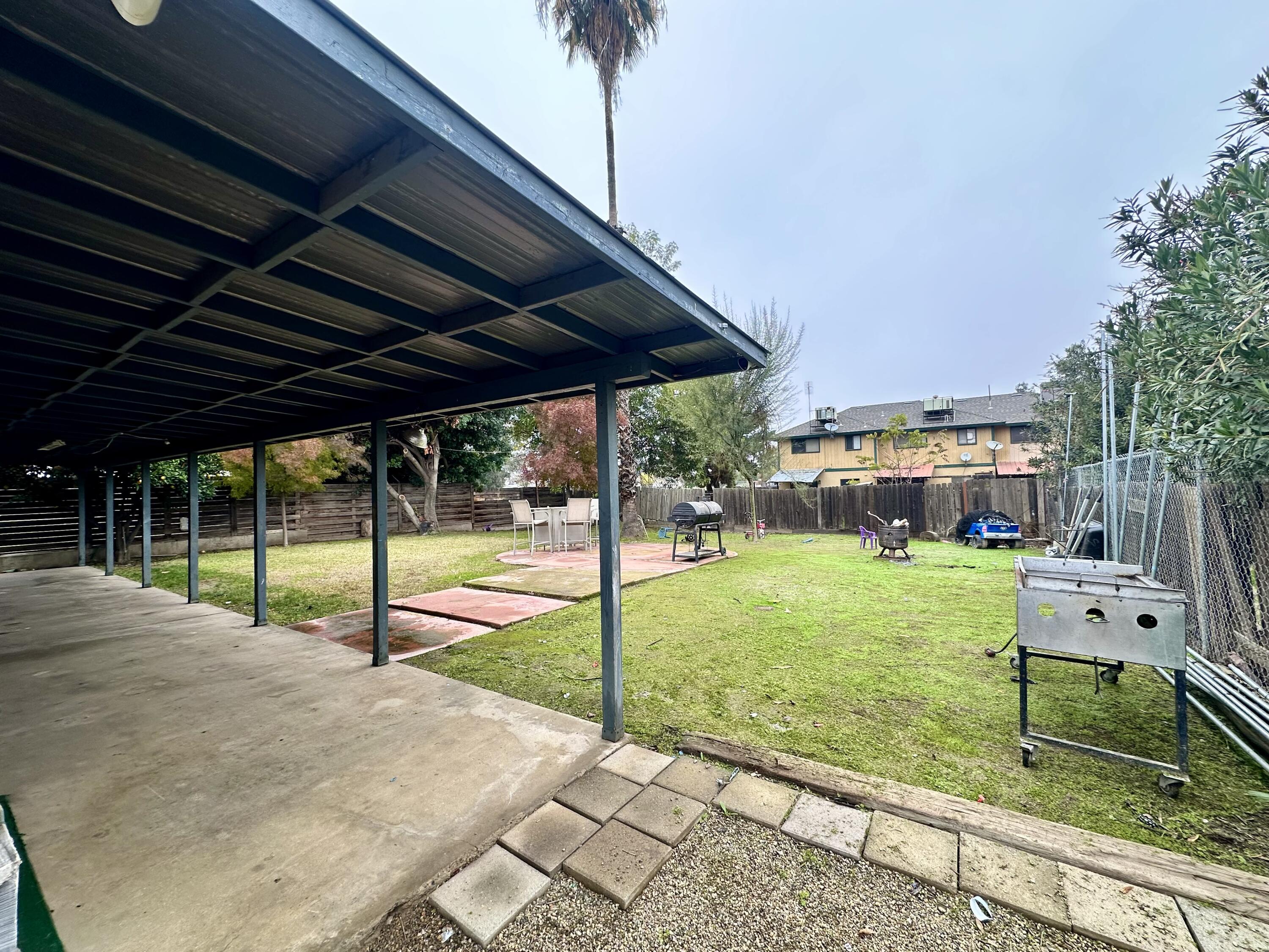 1060 W Thurman Ave, Porterville, CA 93257