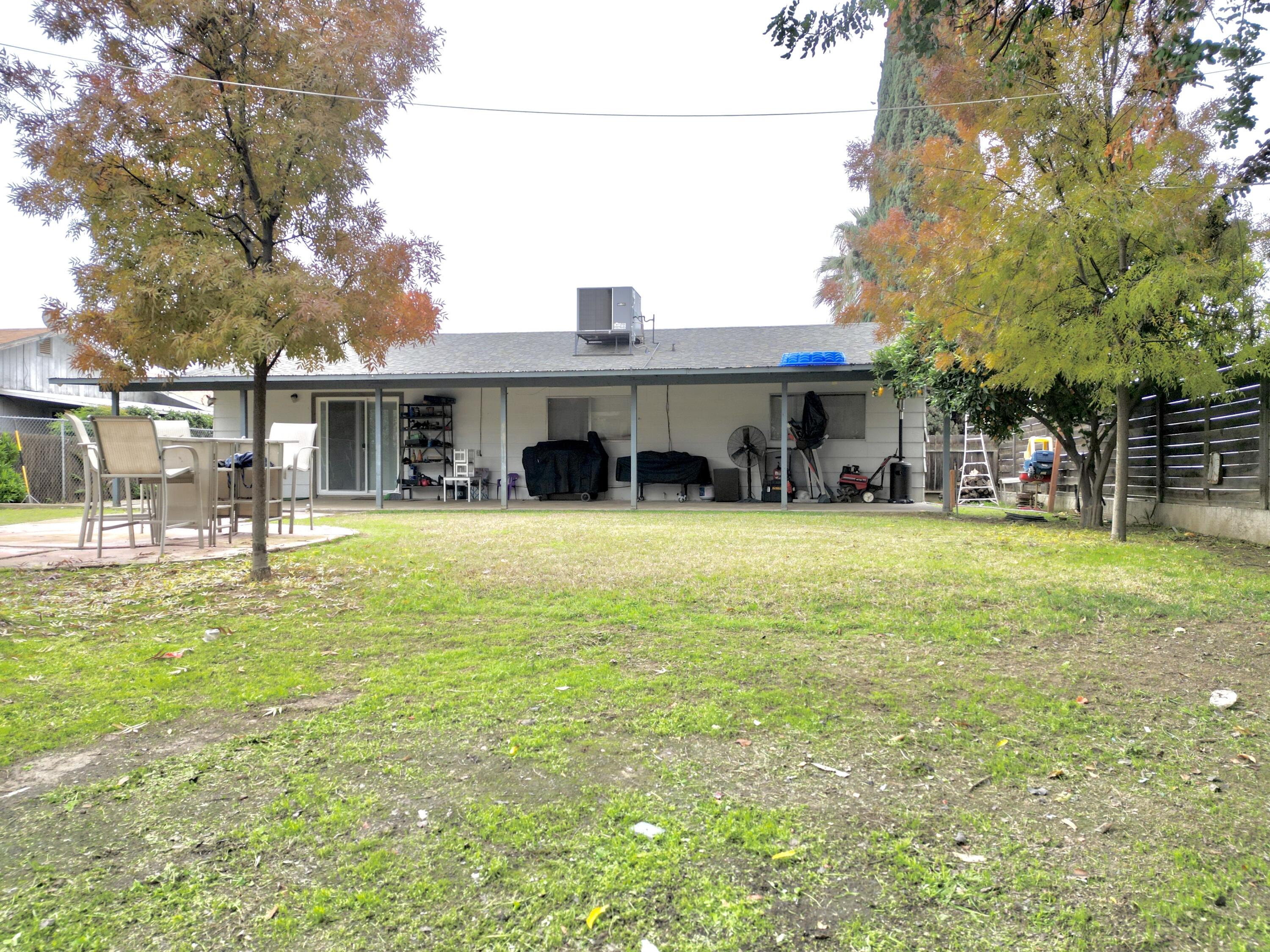 1060 W Thurman Ave, Porterville, CA 93257