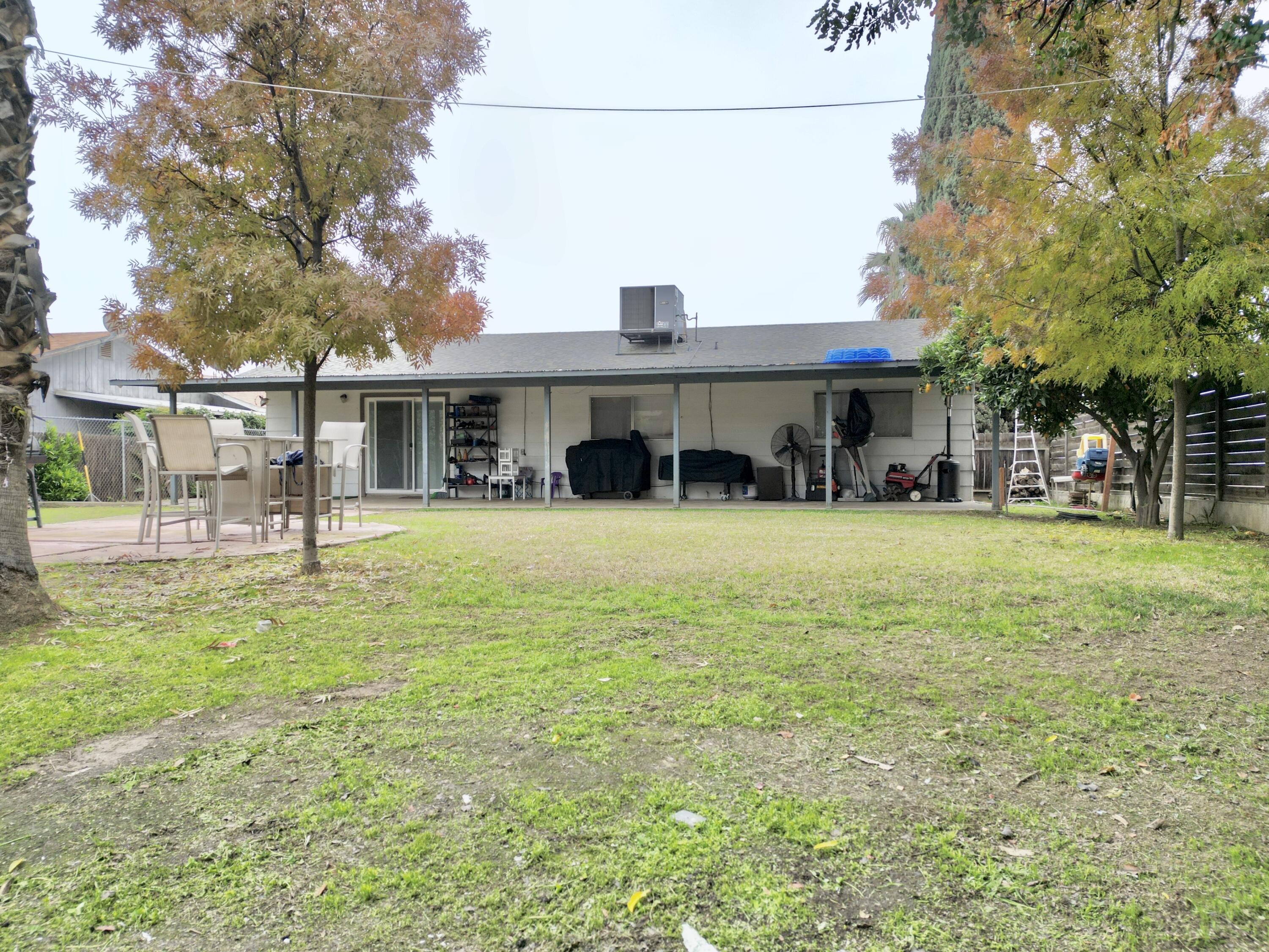 1060 W Thurman Ave, Porterville, CA 93257