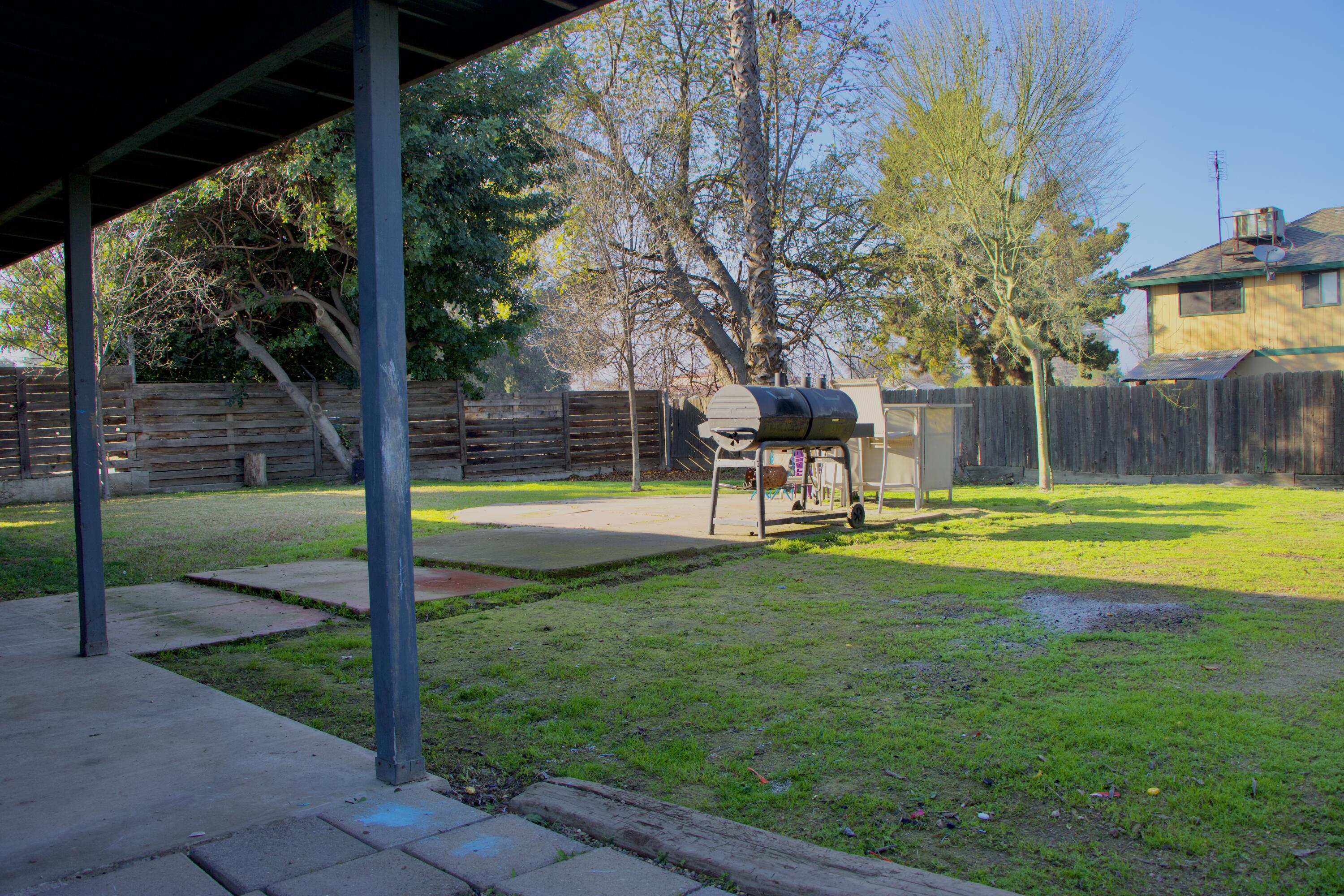 1060 W Thurman Ave, Porterville, CA 93257