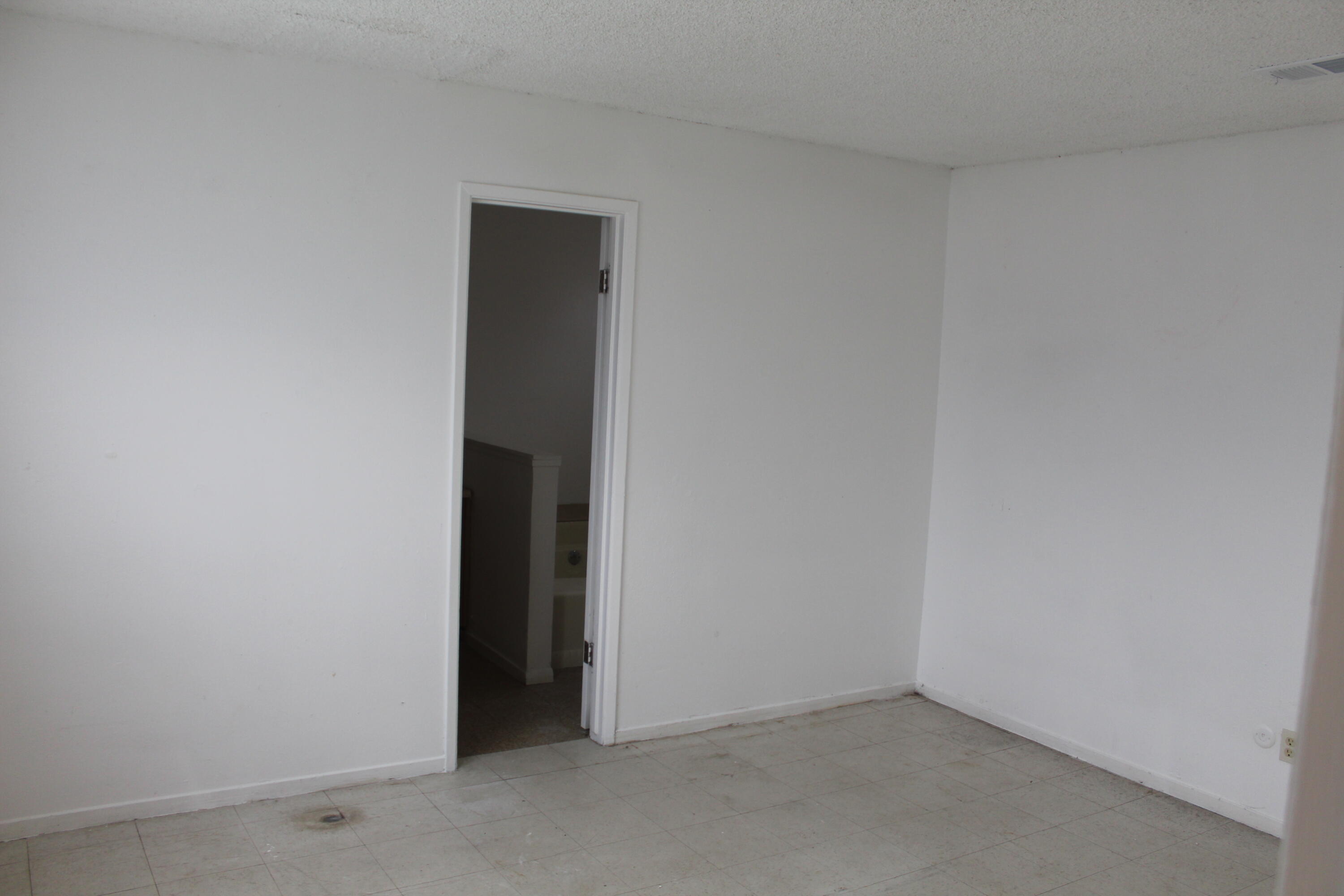 389 S Cornell St, Porterville, CA 93257