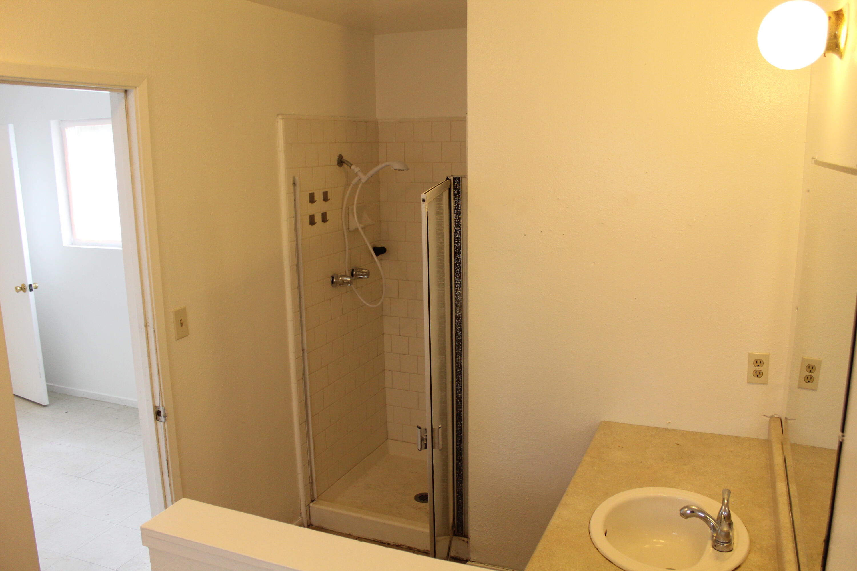 389 S Cornell St, Porterville, CA 93257