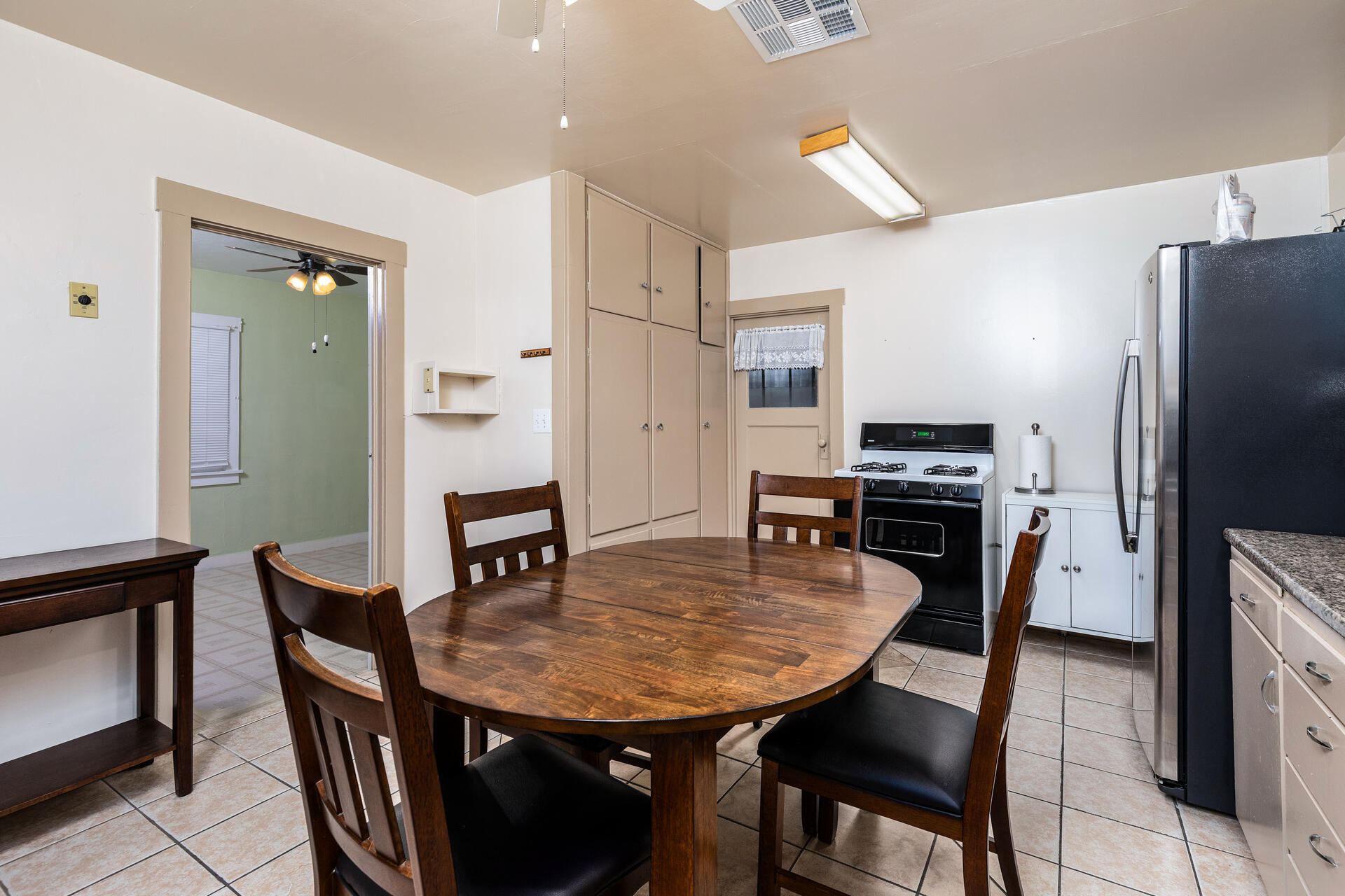 1044 S Hope Ave, Reedley, CA 93654