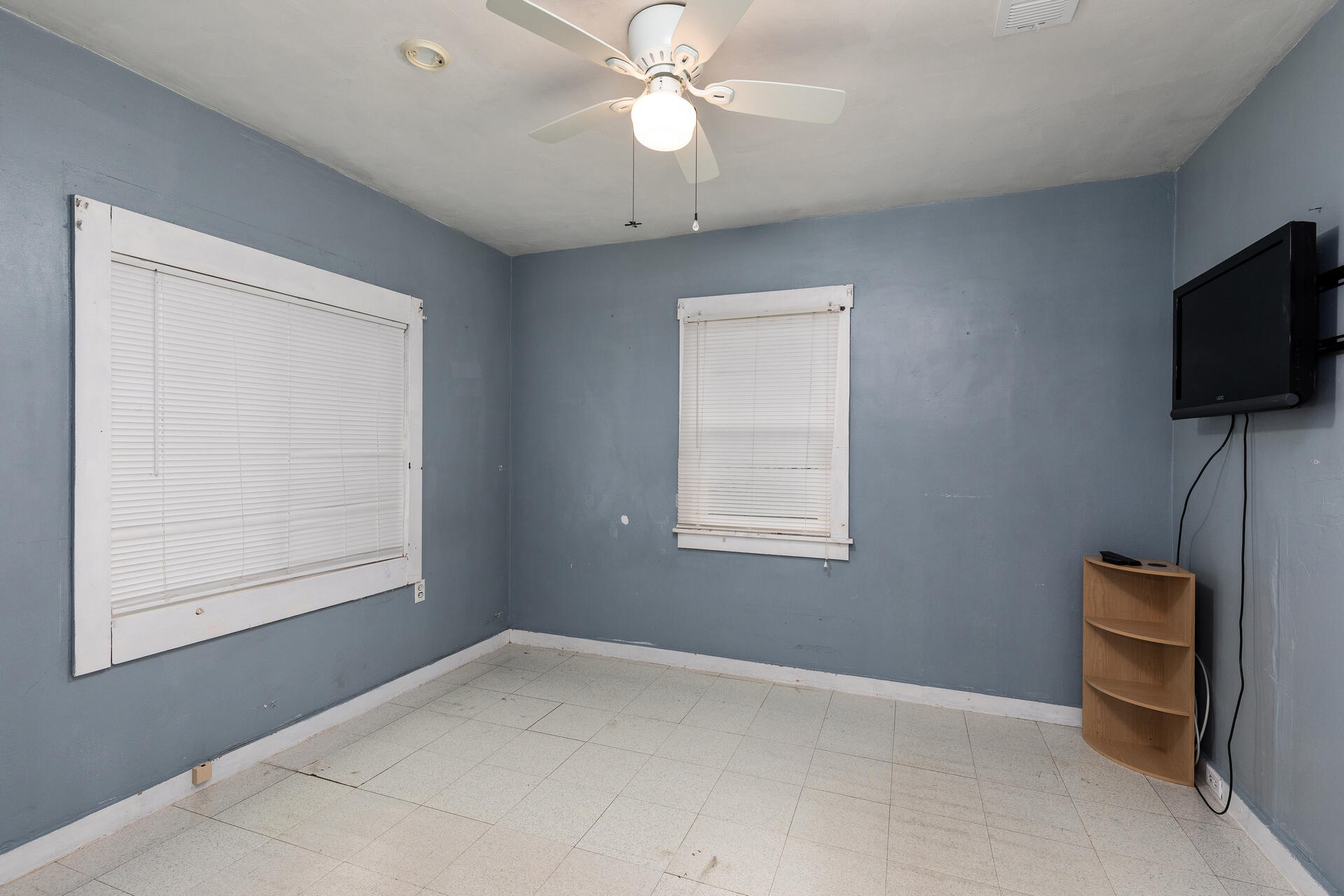 1044 S Hope Ave, Reedley, CA 93654