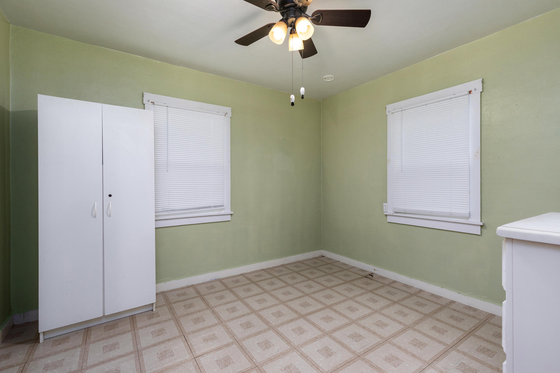 1044 S Hope Ave, Reedley, CA 93654