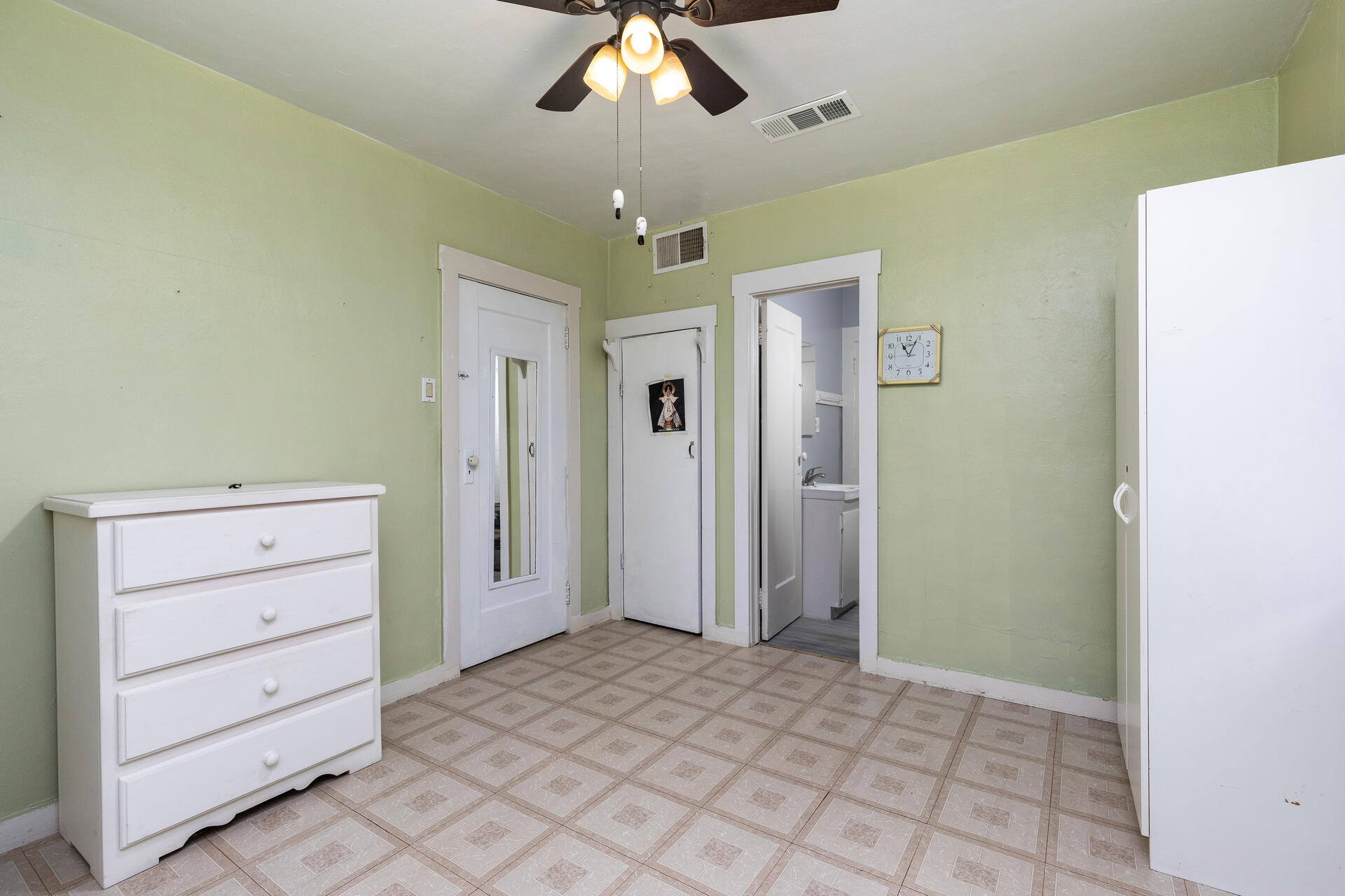 1044 S Hope Ave, Reedley, CA 93654