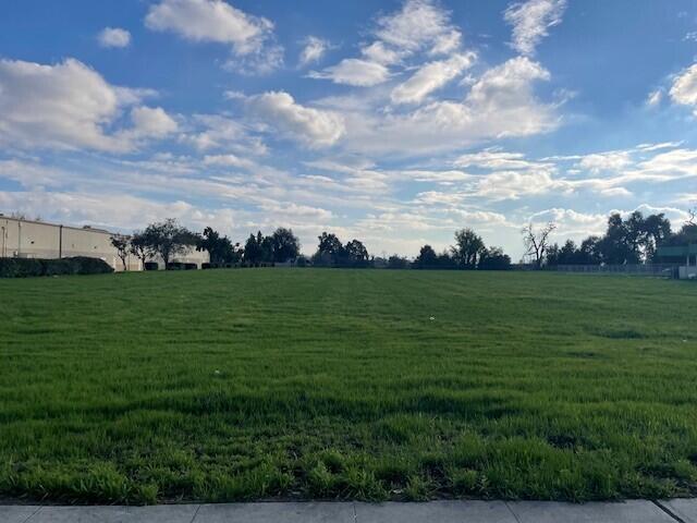 1425 E Henderson Ave, Porterville, CA 93257