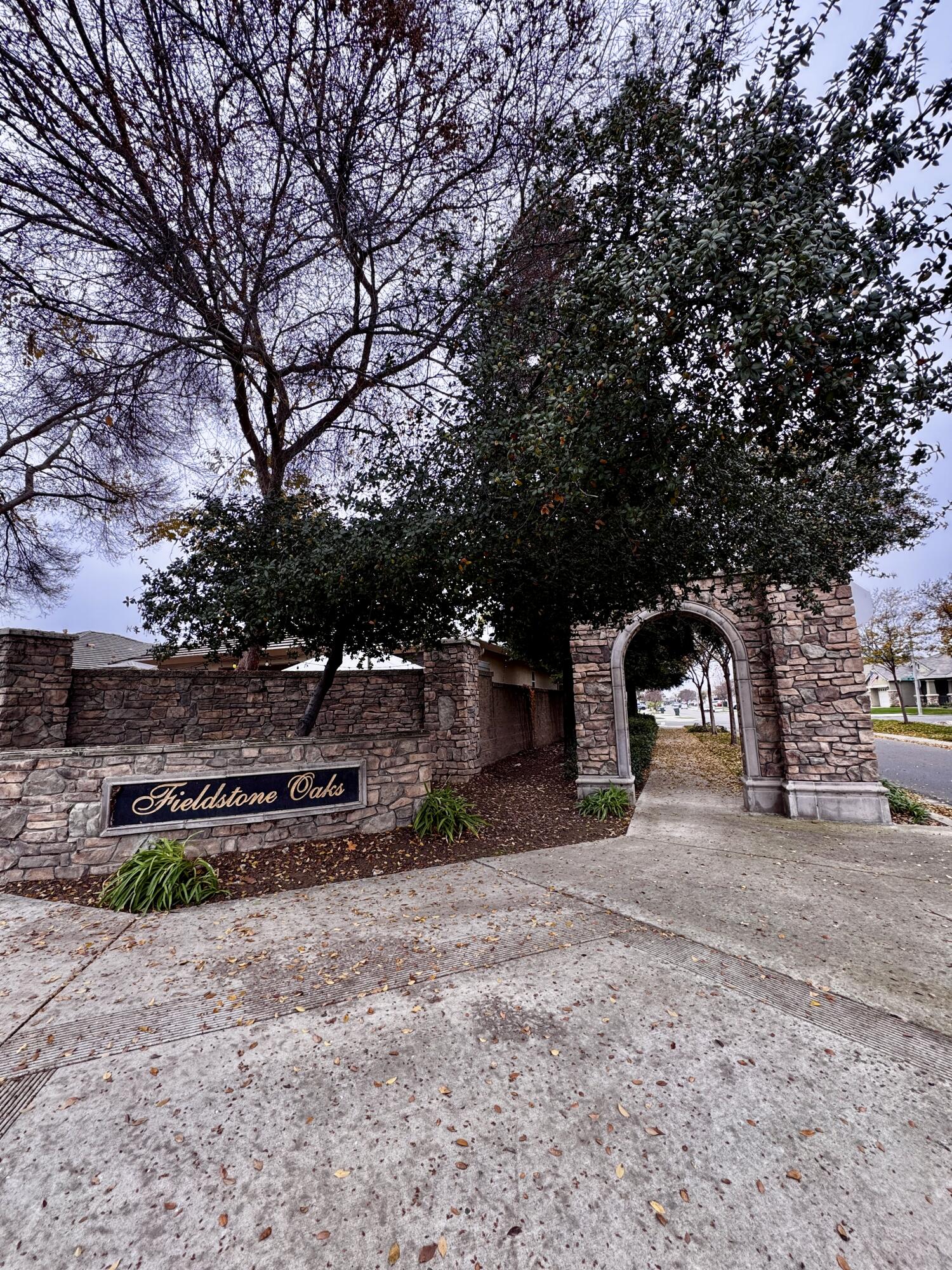 2945 W Vine Ave, Visalia, CA 93291