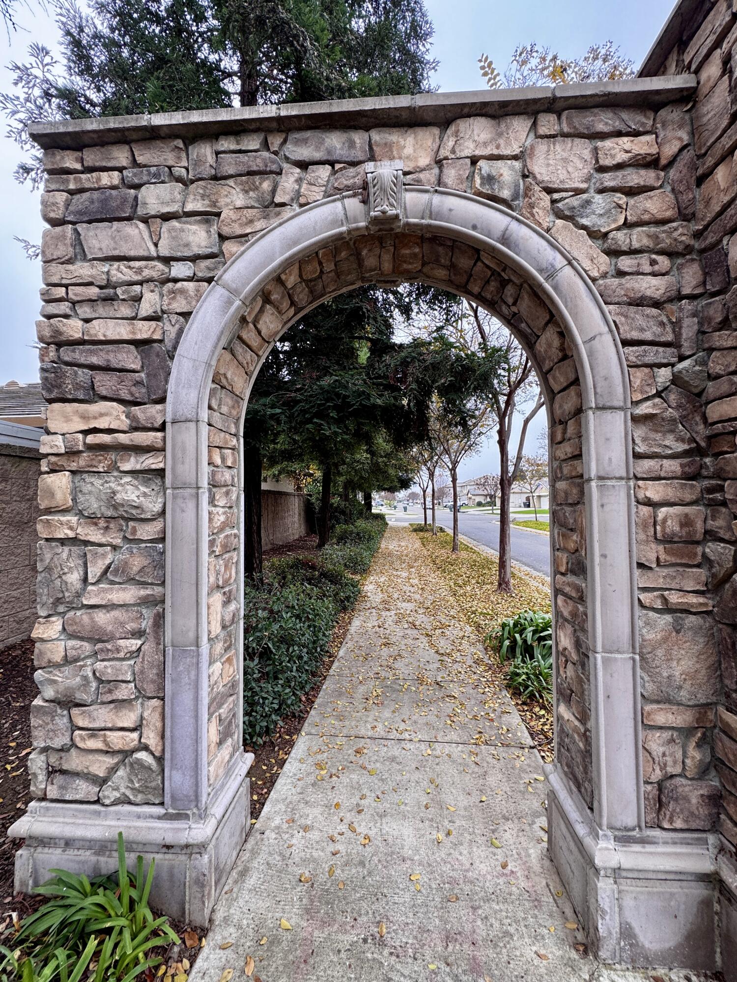 2945 W Vine Ave, Visalia, CA 93291