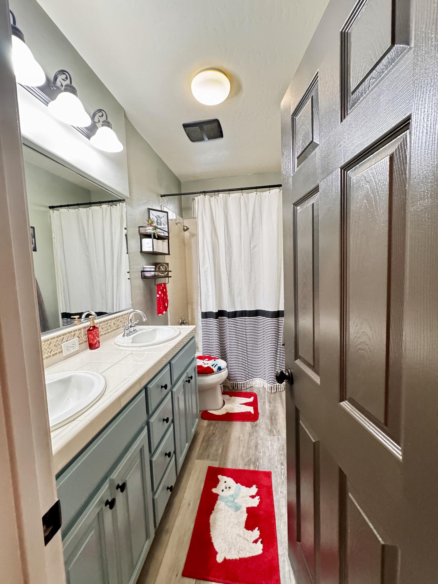 2945 W Vine Ave, Visalia, CA 93291