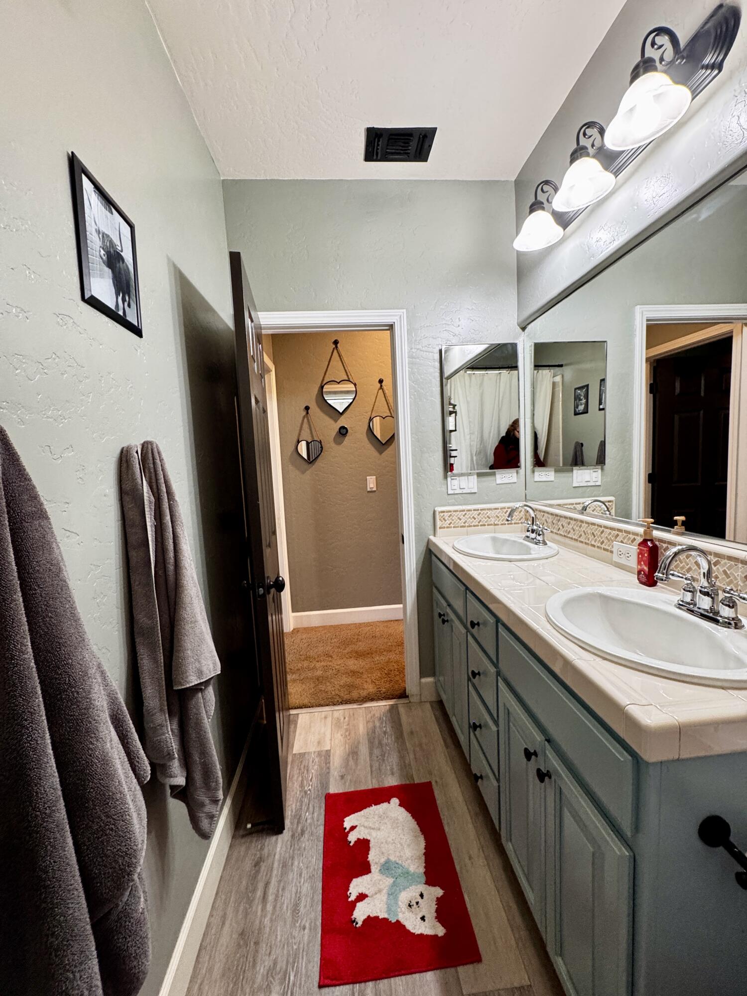 2945 W Vine Ave, Visalia, CA 93291