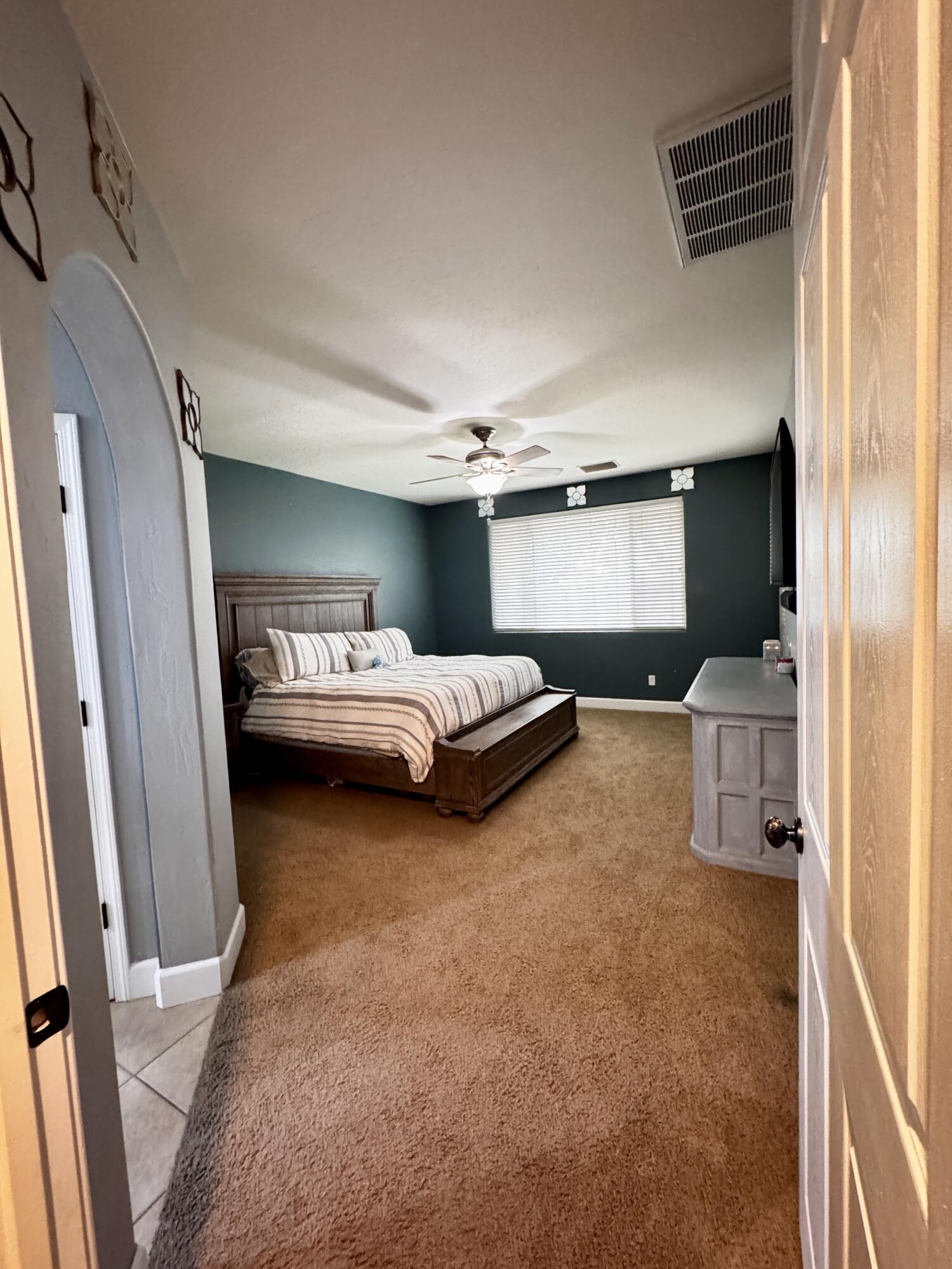 2945 W Vine Ave, Visalia, CA 93291