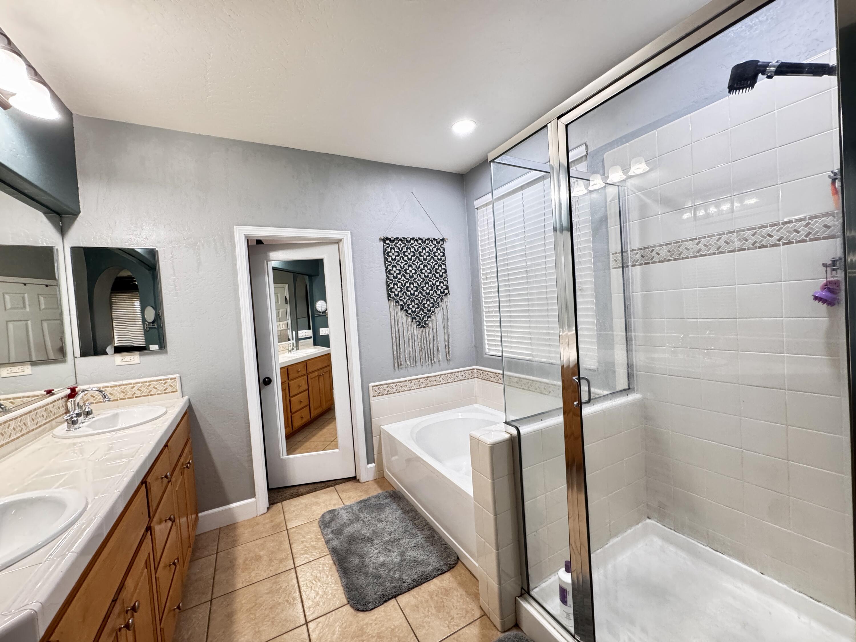 2945 W Vine Ave, Visalia, CA 93291