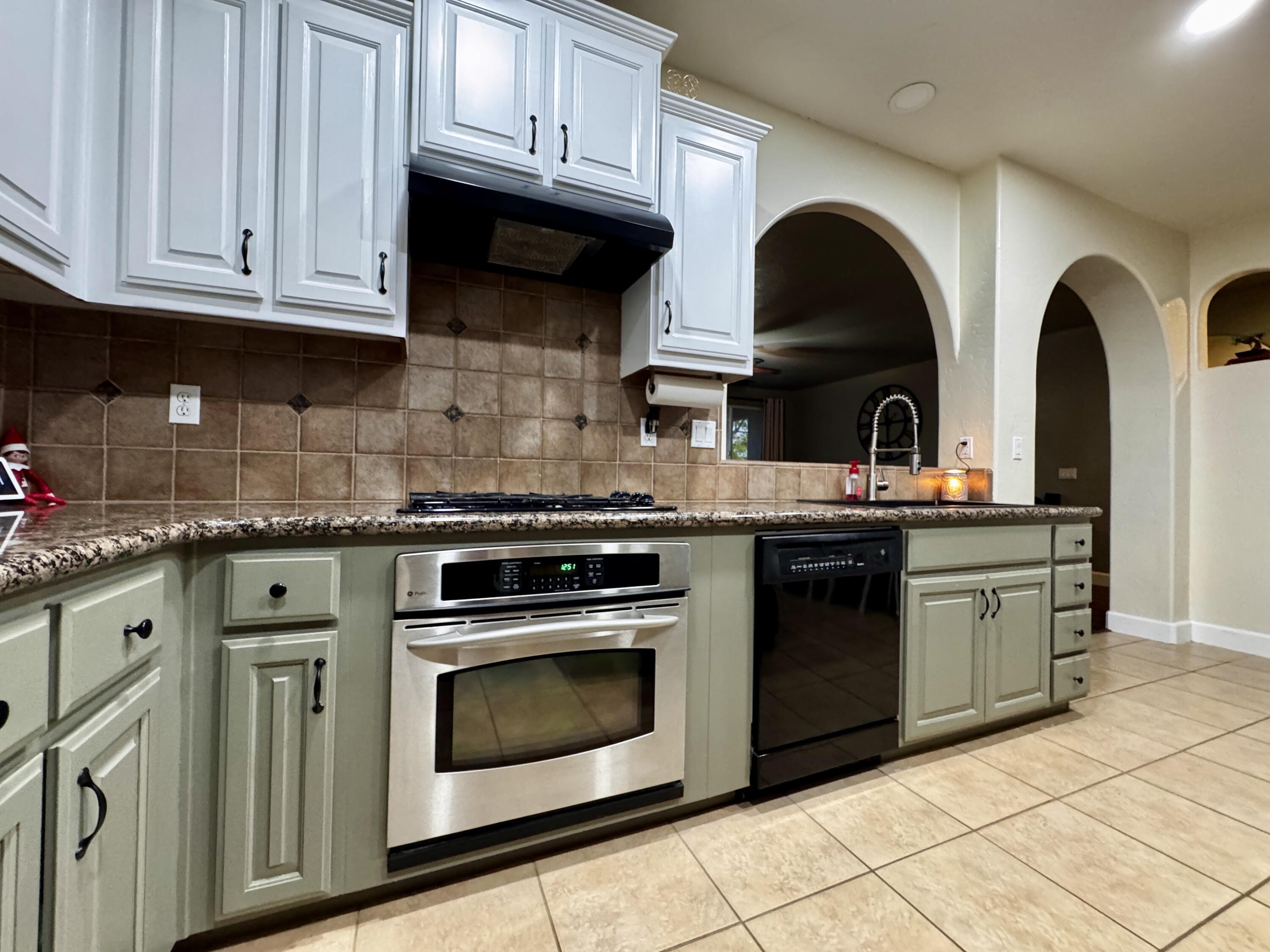 2945 W Vine Ave, Visalia, CA 93291