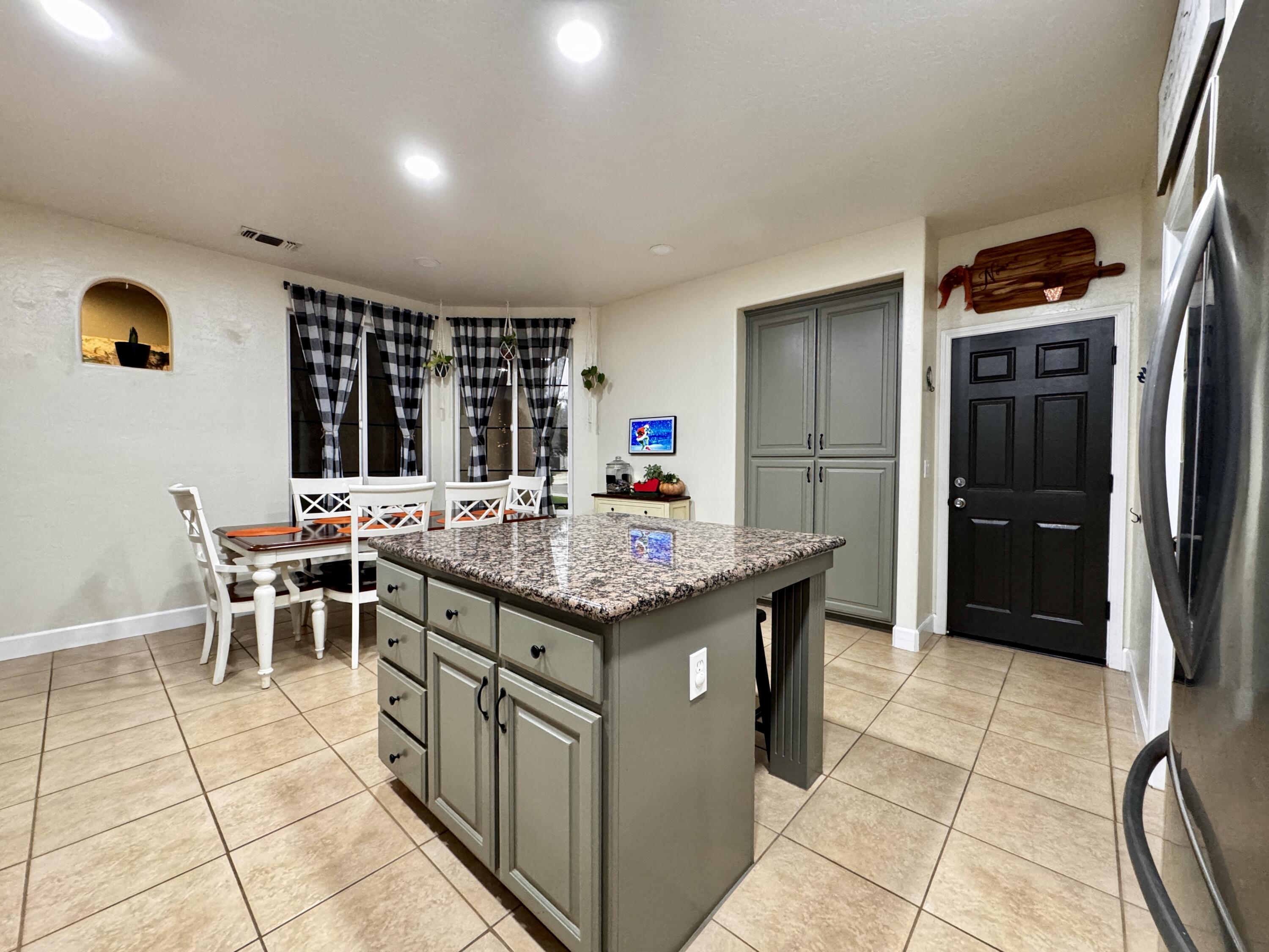 2945 W Vine Ave, Visalia, CA 93291