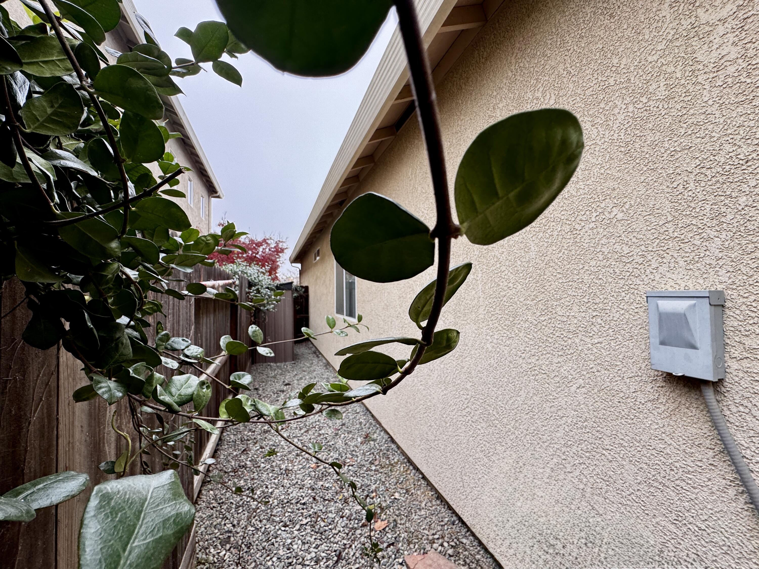 2945 W Vine Ave, Visalia, CA 93291