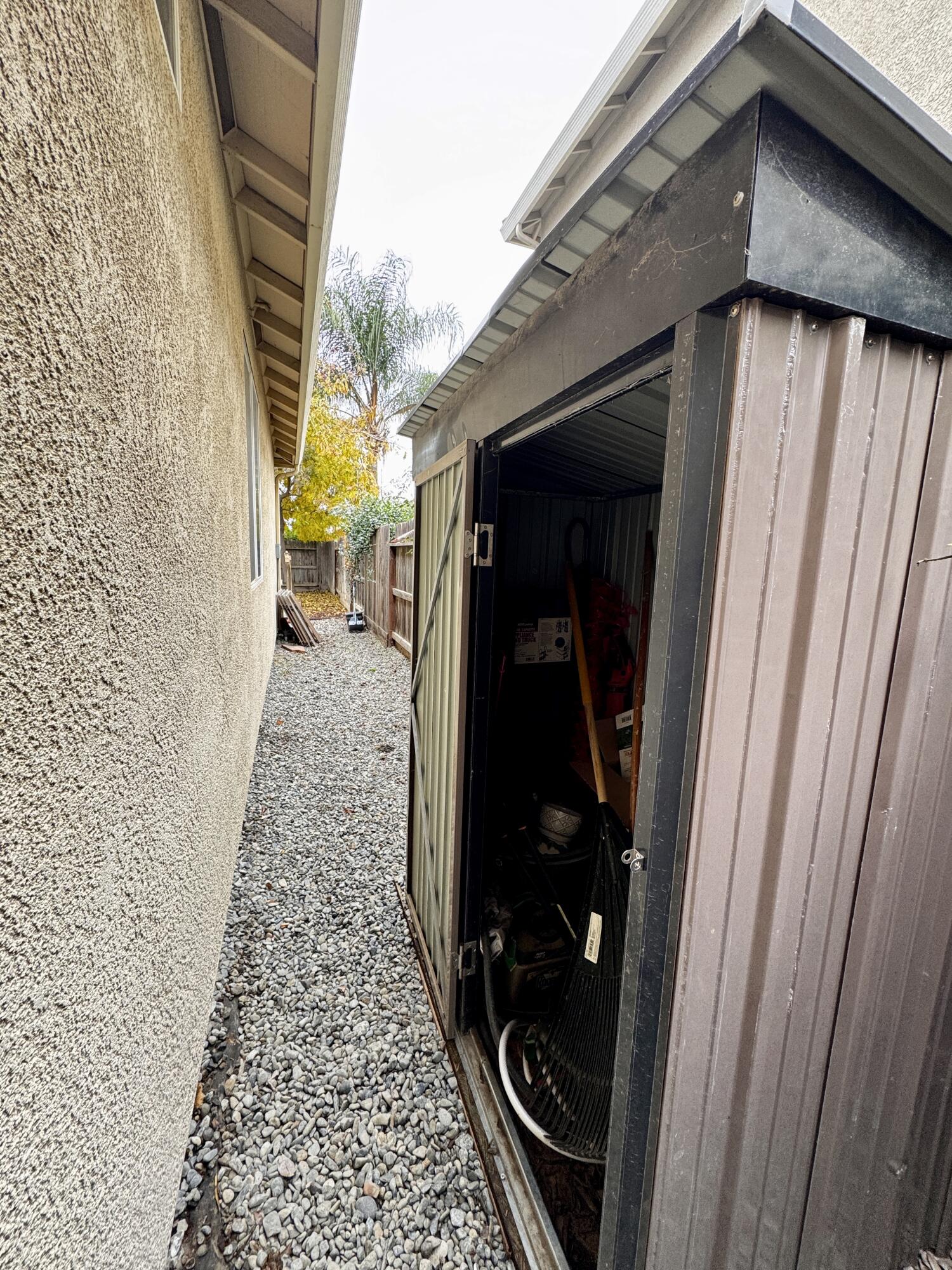 2945 W Vine Ave, Visalia, CA 93291