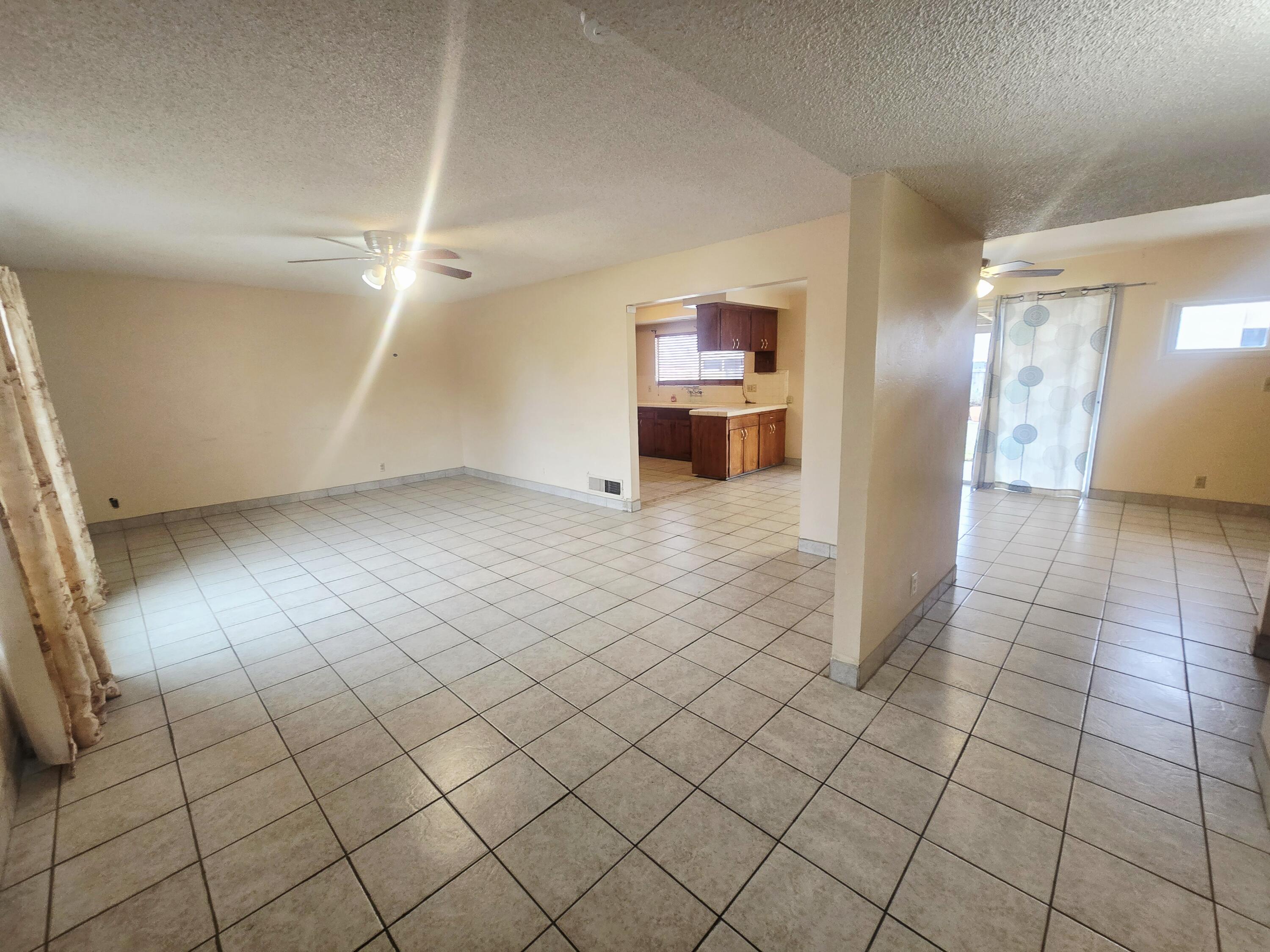 1448 E Akers Way, Dinuba, CA 93618