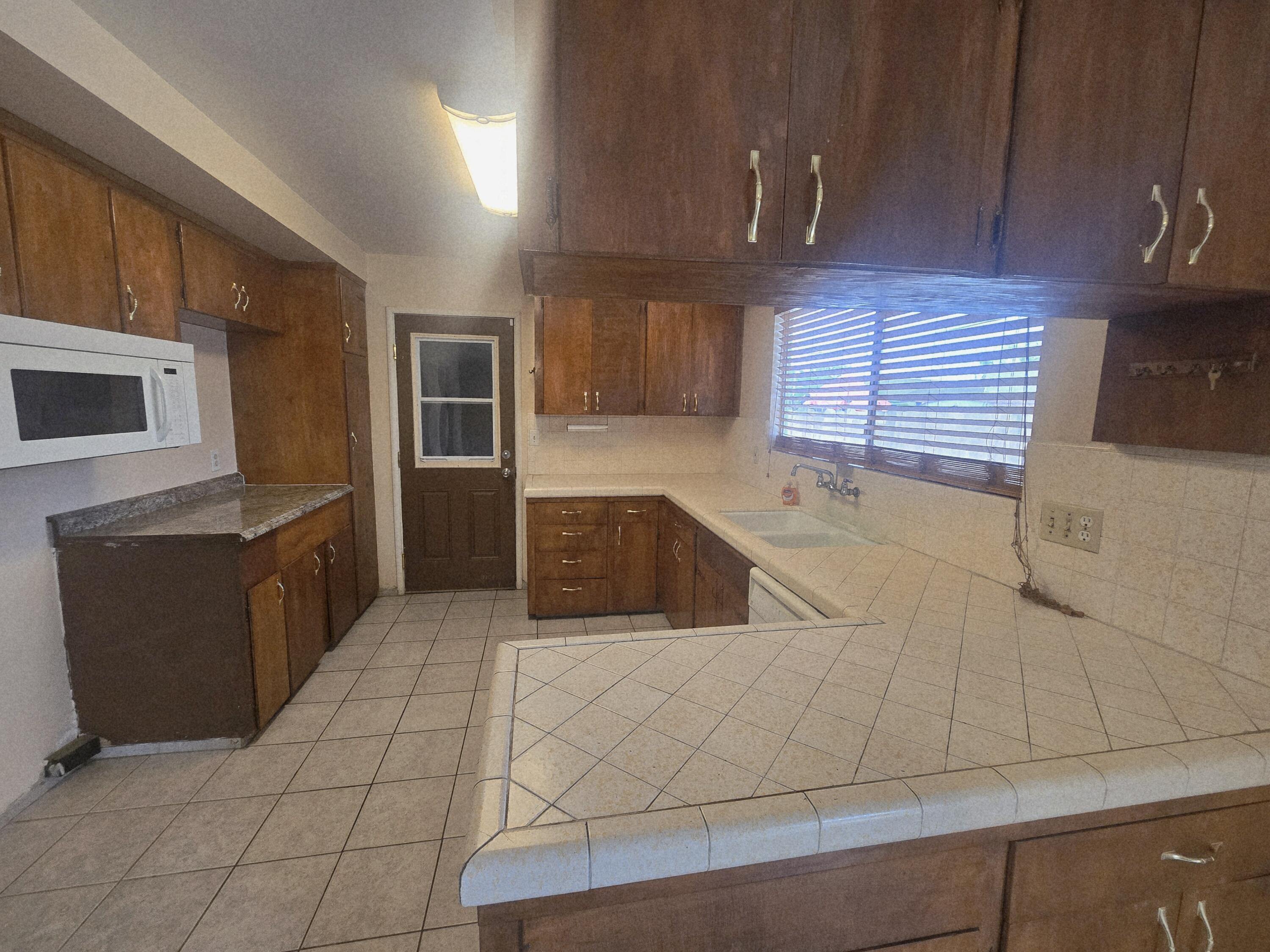 1448 E Akers Way, Dinuba, CA 93618