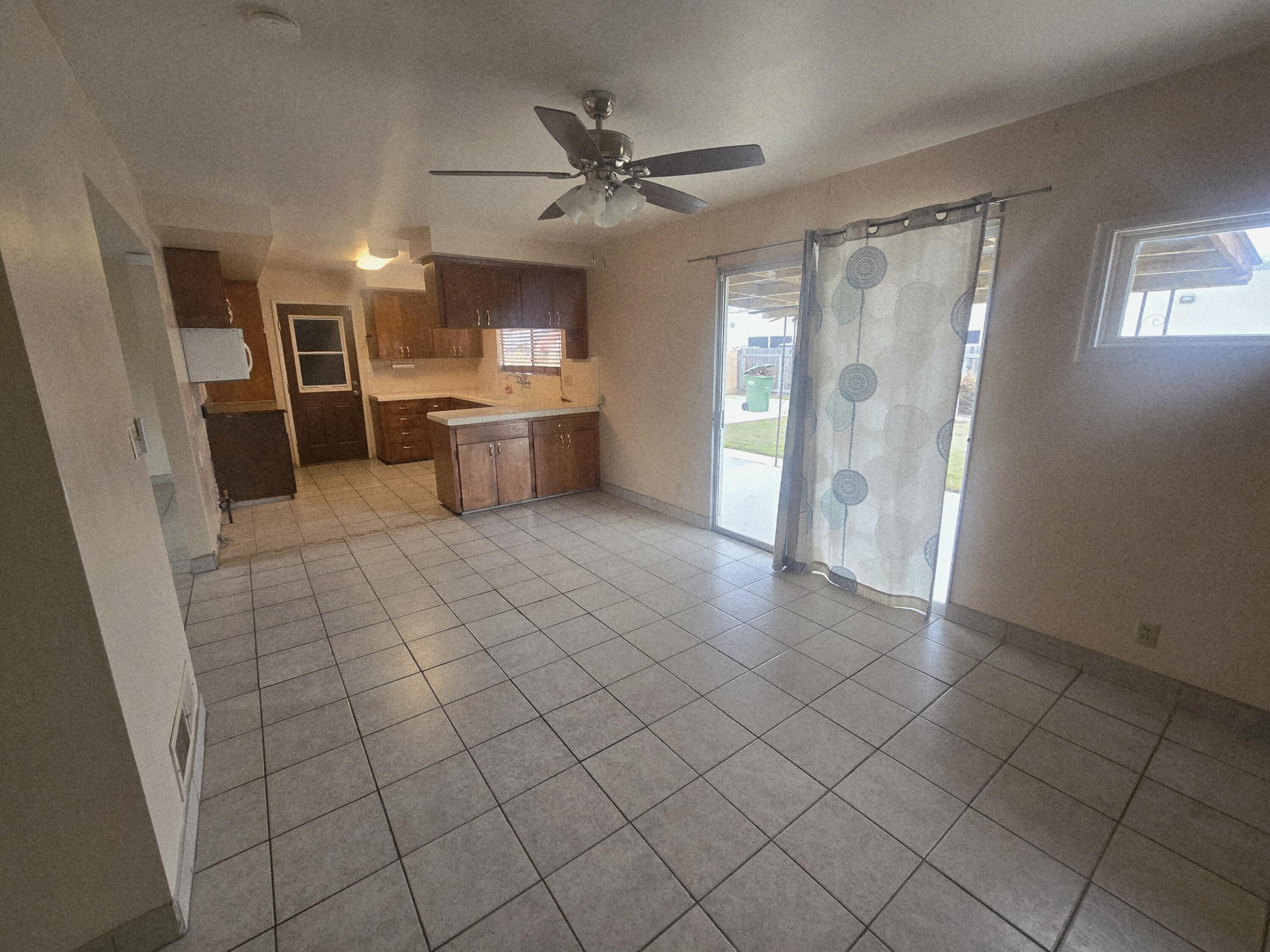 1448 E Akers Way, Dinuba, CA 93618