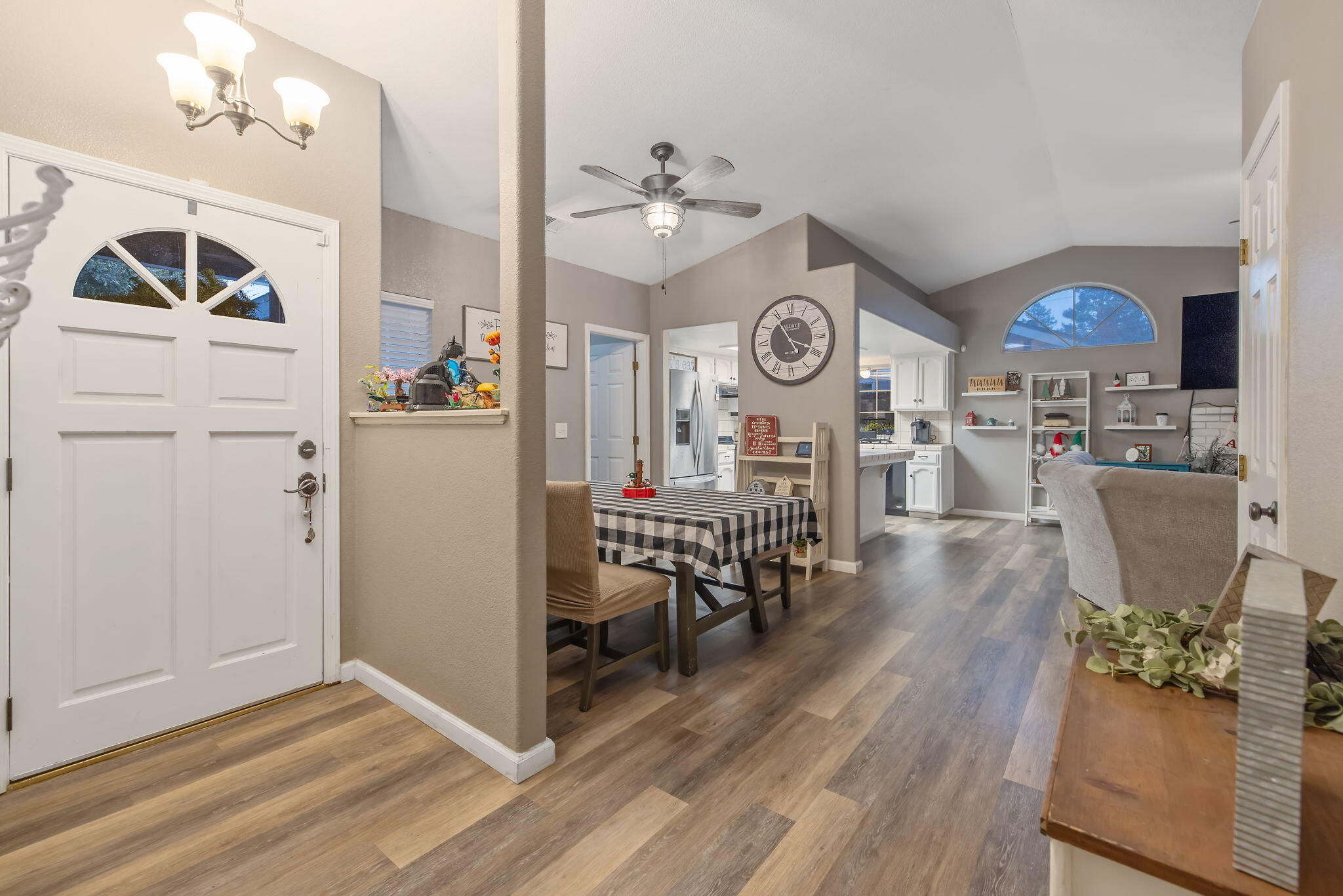 3623 E Acequia Ct, Visalia, CA 93292