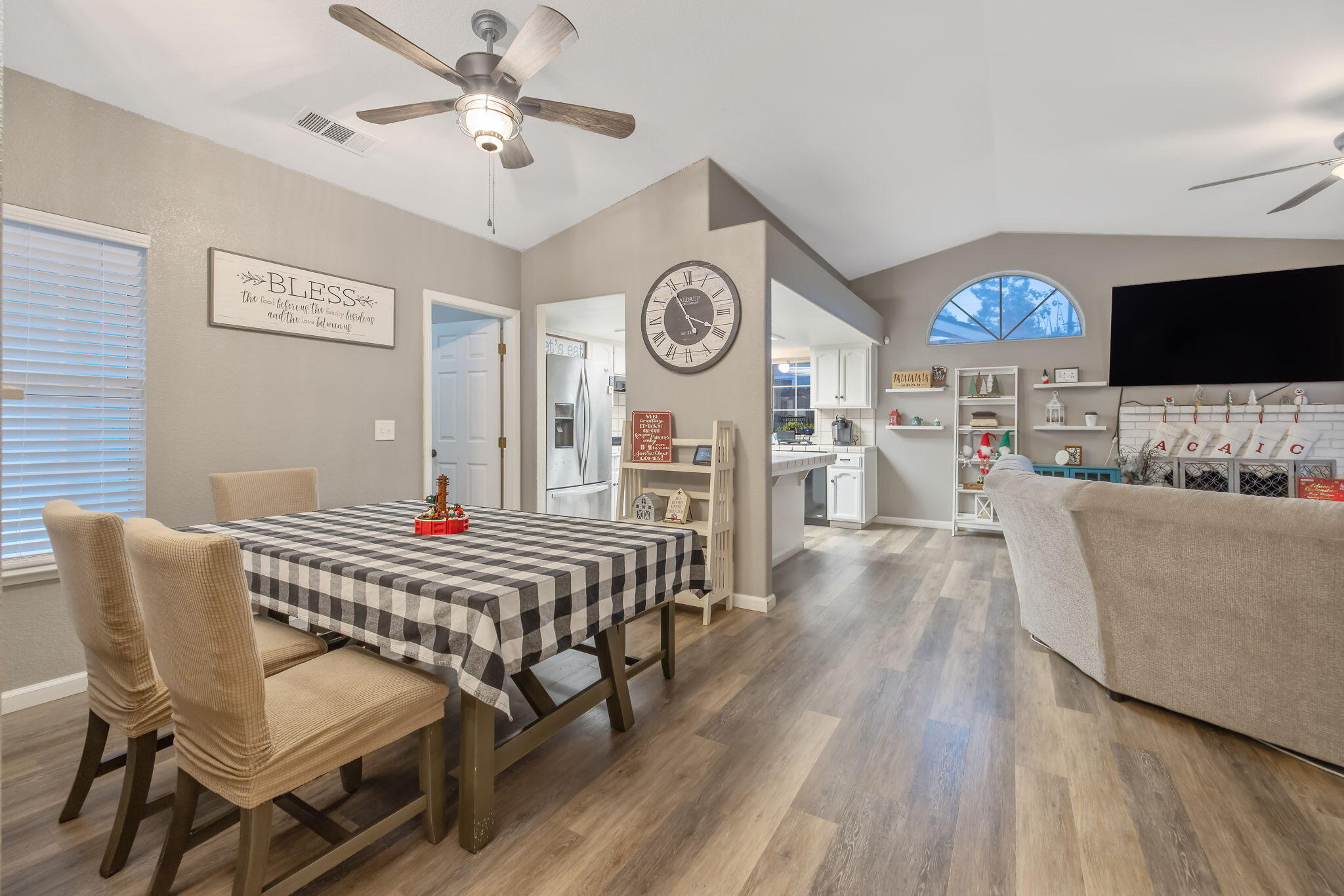 3623 E Acequia Ct, Visalia, CA 93292