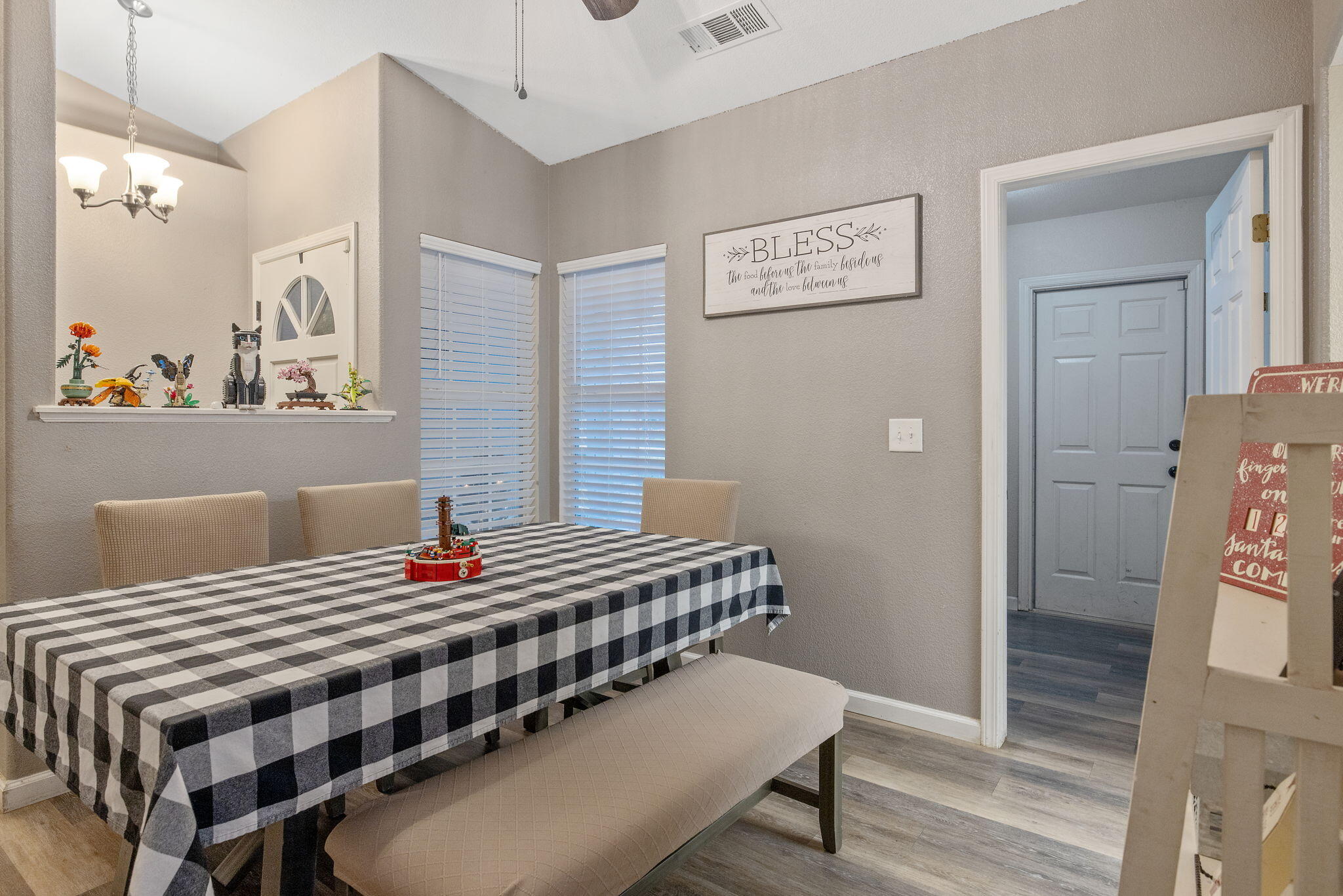 3623 E Acequia Ct, Visalia, CA 93292