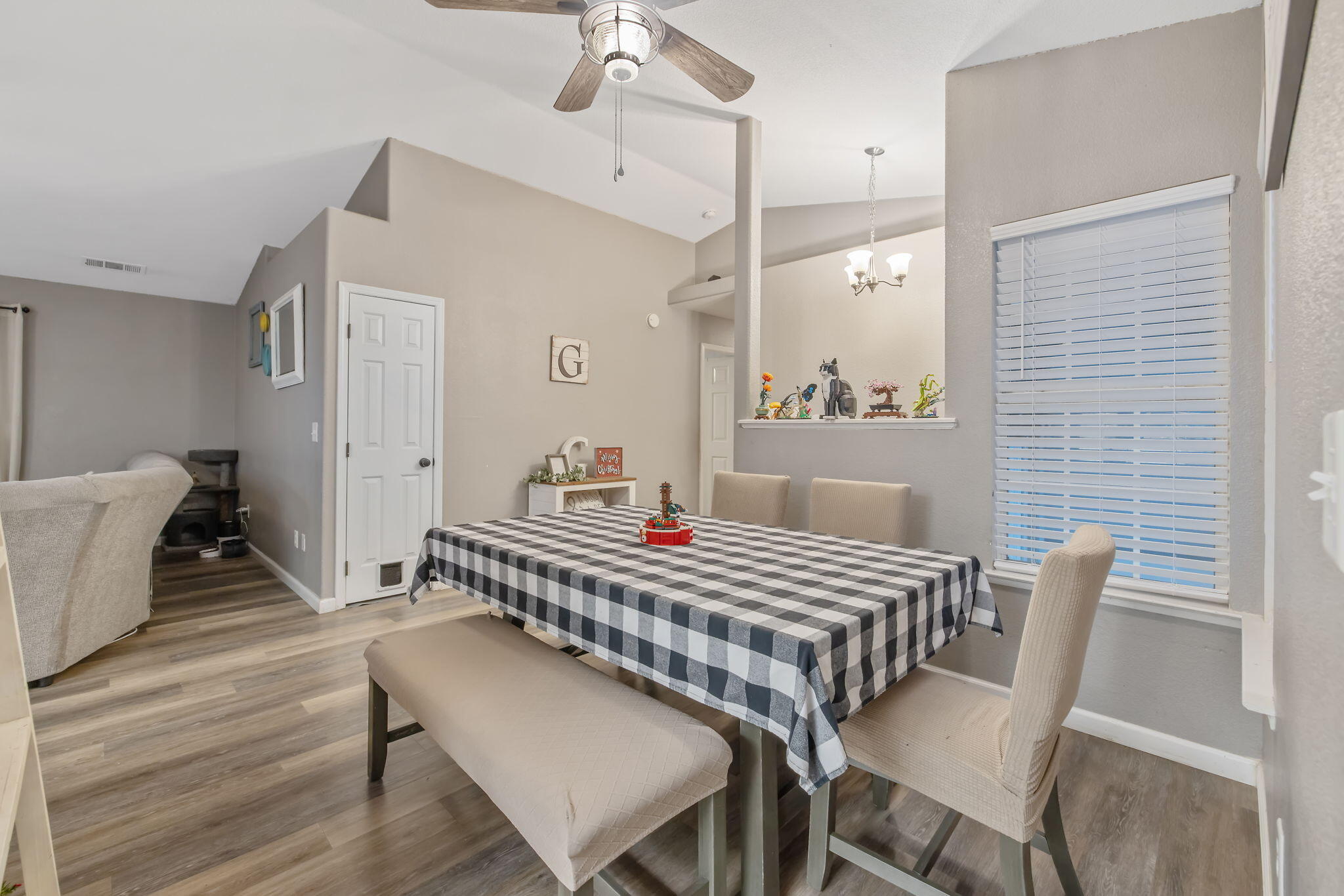 3623 E Acequia Ct, Visalia, CA 93292