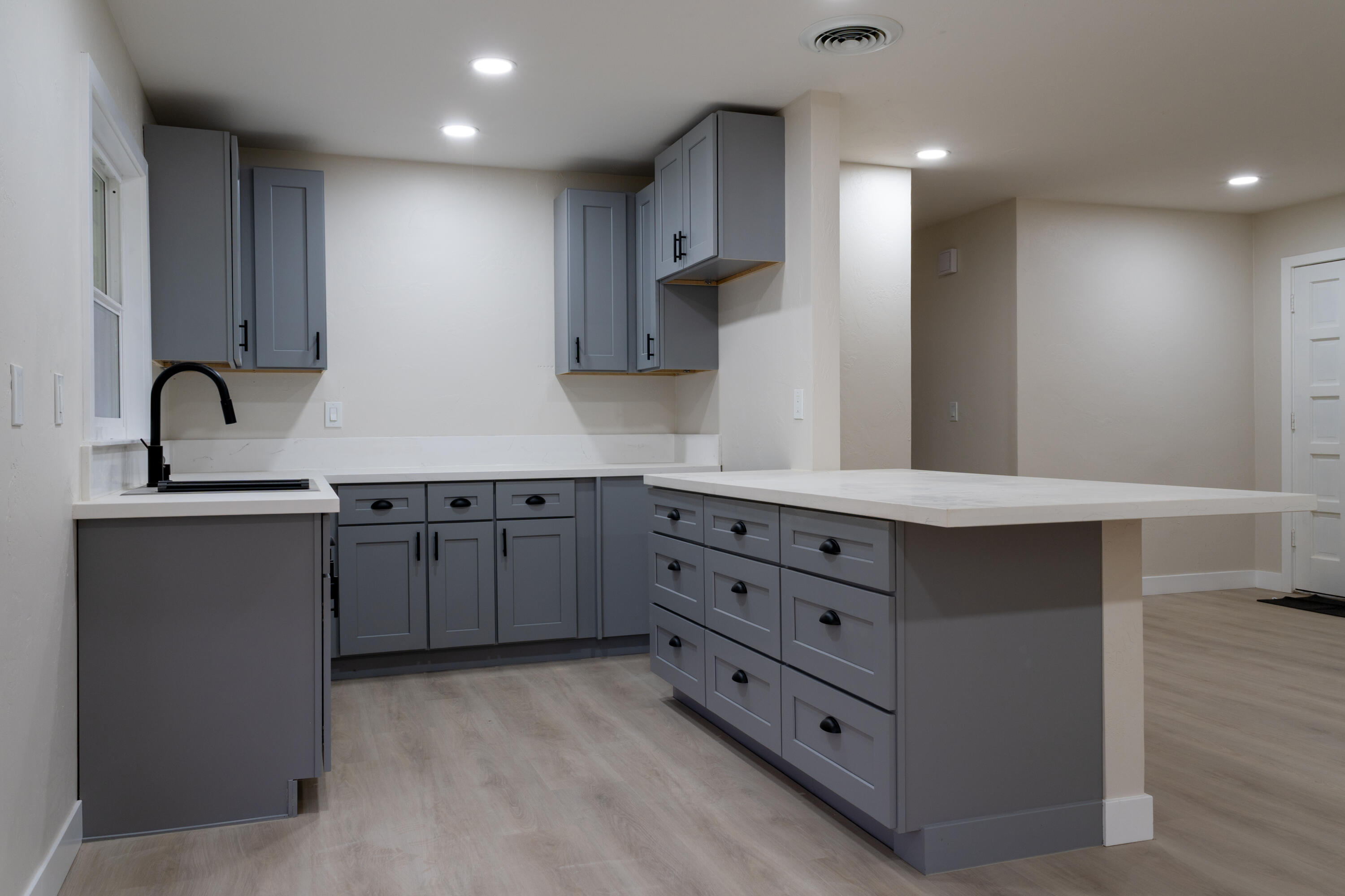 6075 N Selland Ave, Fresno, CA 93711