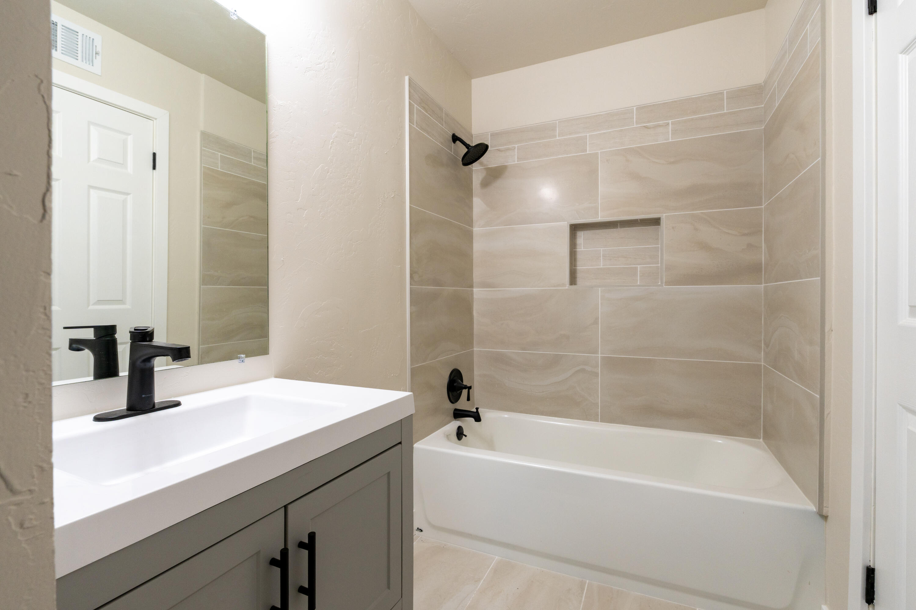 6075 N Selland Ave, Fresno, CA 93711