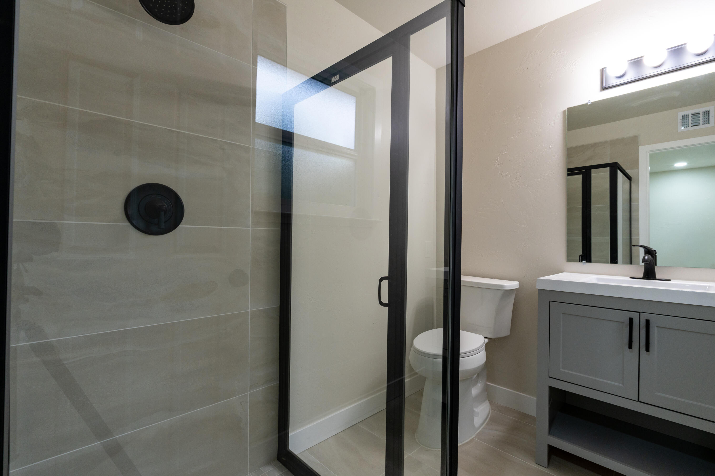 6075 N Selland Ave, Fresno, CA 93711