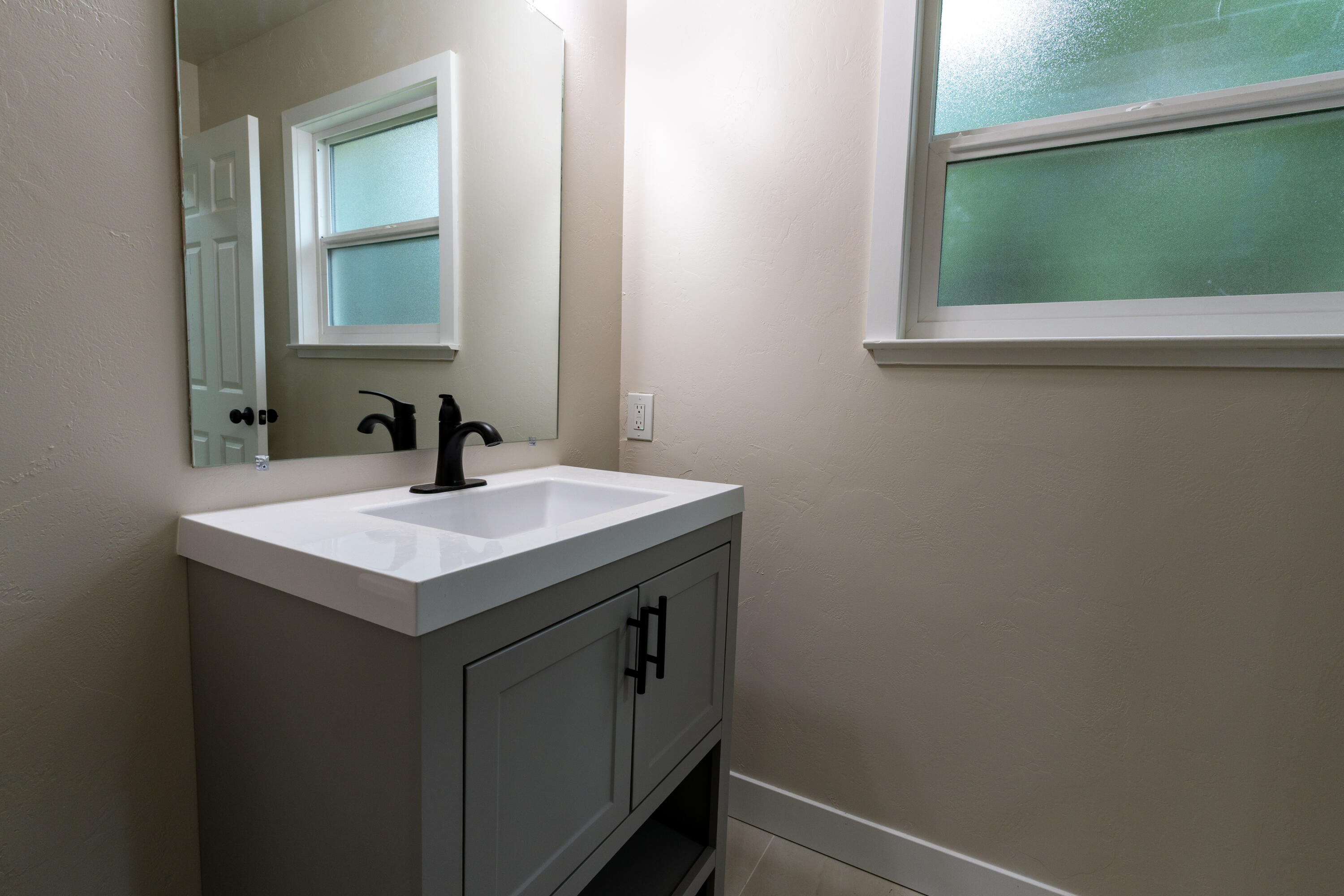 6075 N Selland Ave, Fresno, CA 93711