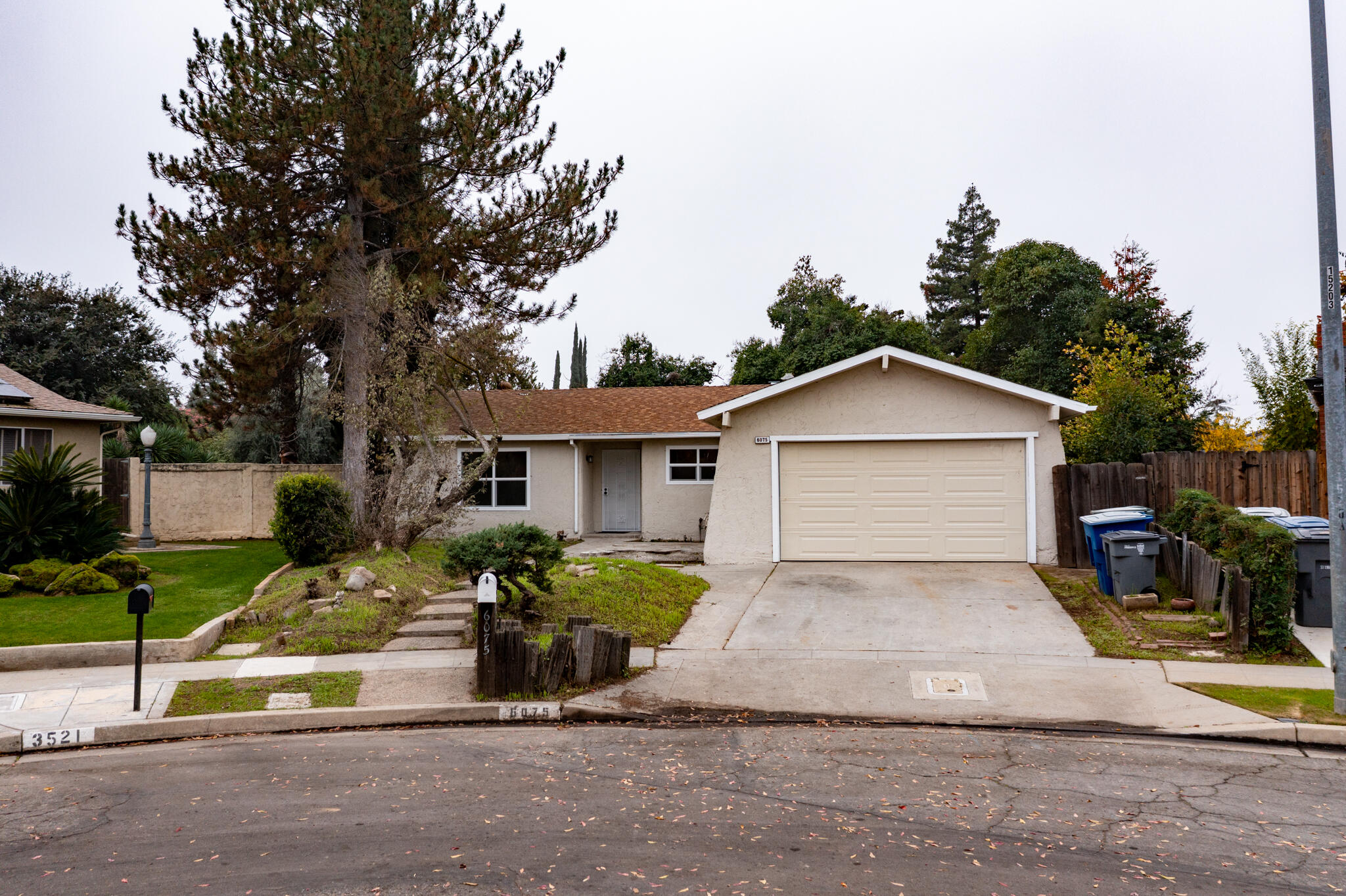 6075 N Selland Ave, Fresno, CA 93711