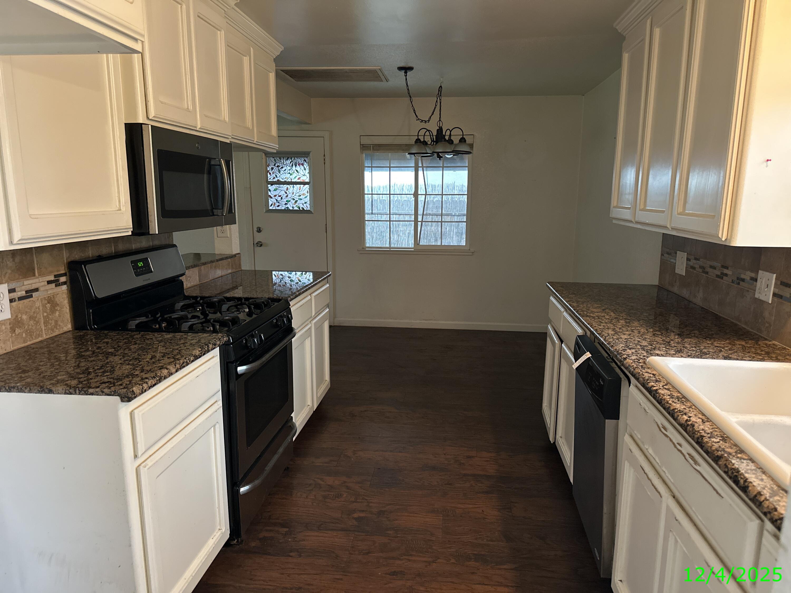 2528 W Howard Ave, Visalia, CA 93277