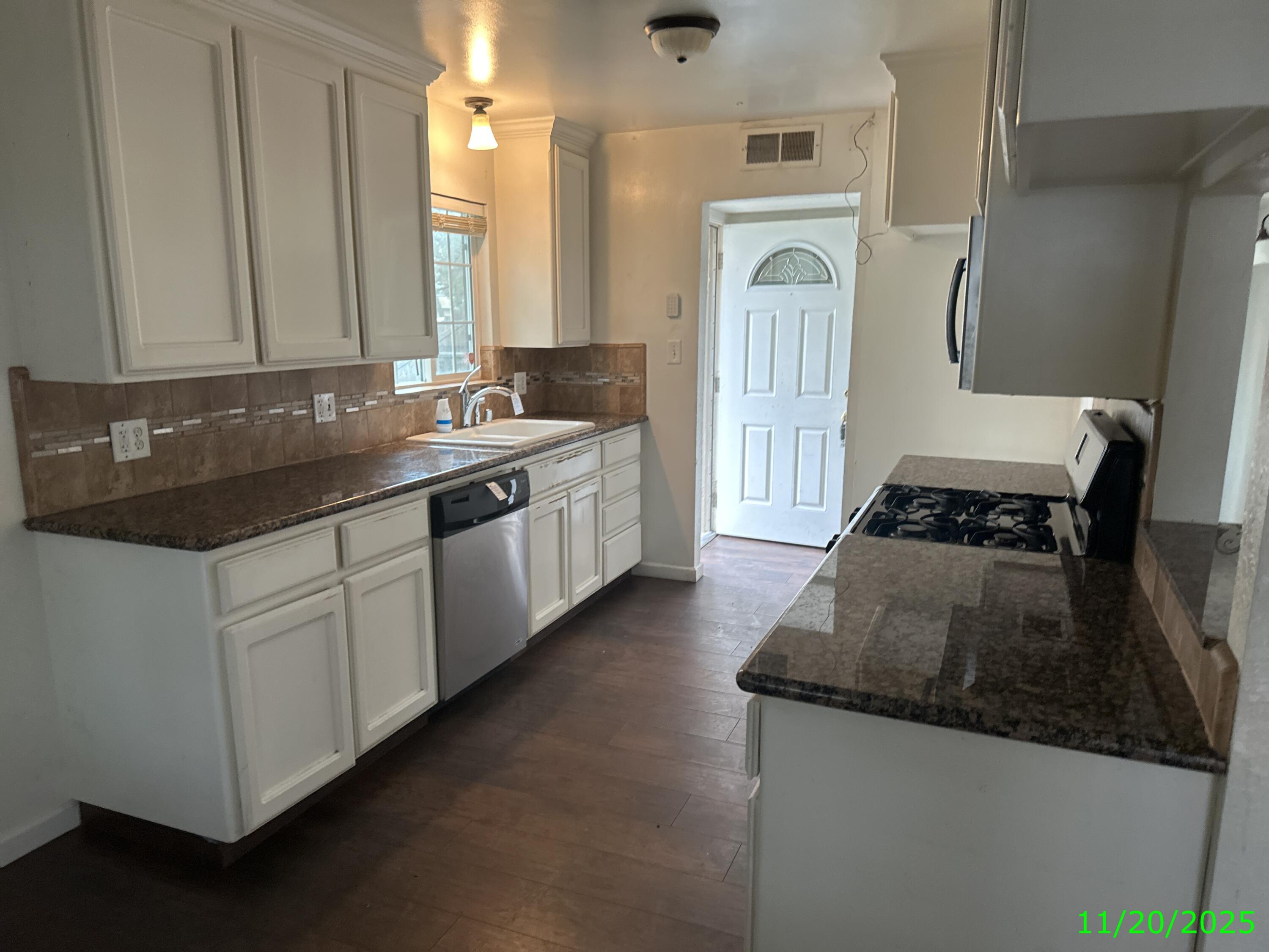 2528 W Howard Ave, Visalia, CA 93277