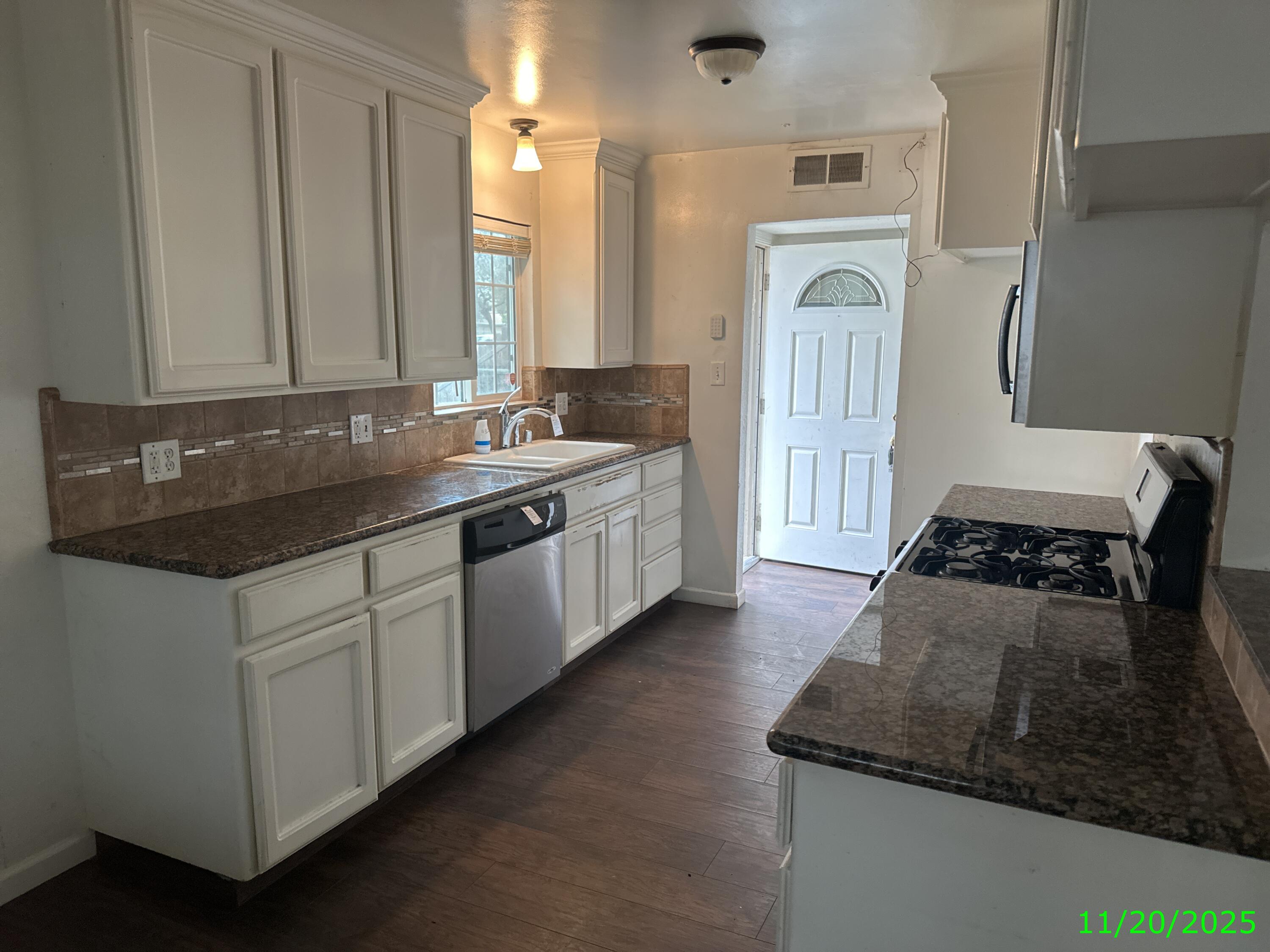 2528 W Howard Ave, Visalia, CA 93277