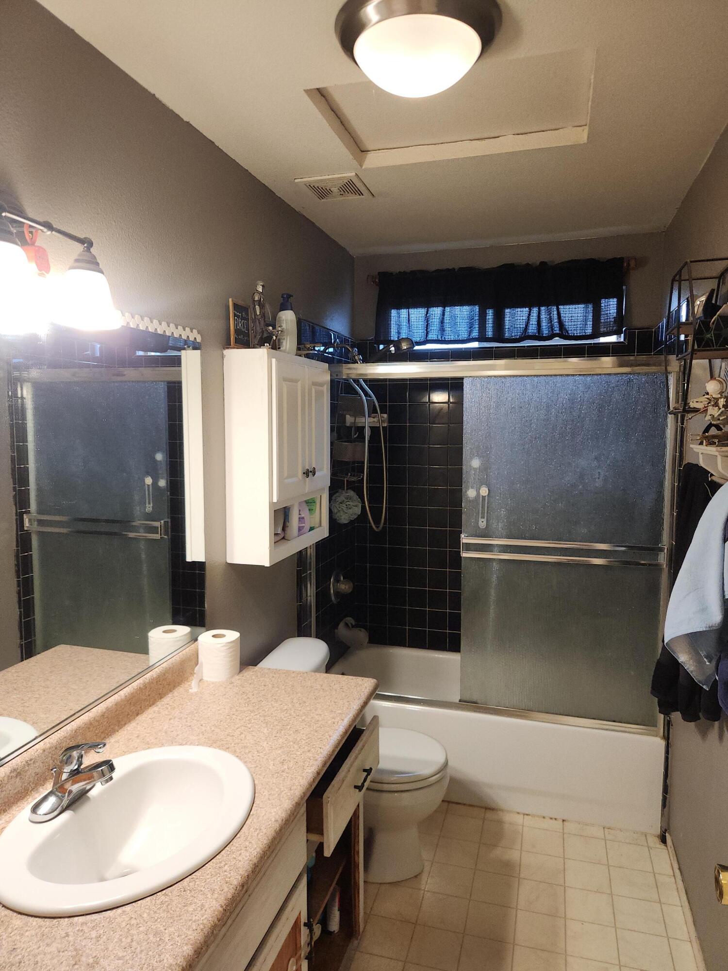 607 S Santa Clara St, Tulare, CA 93274