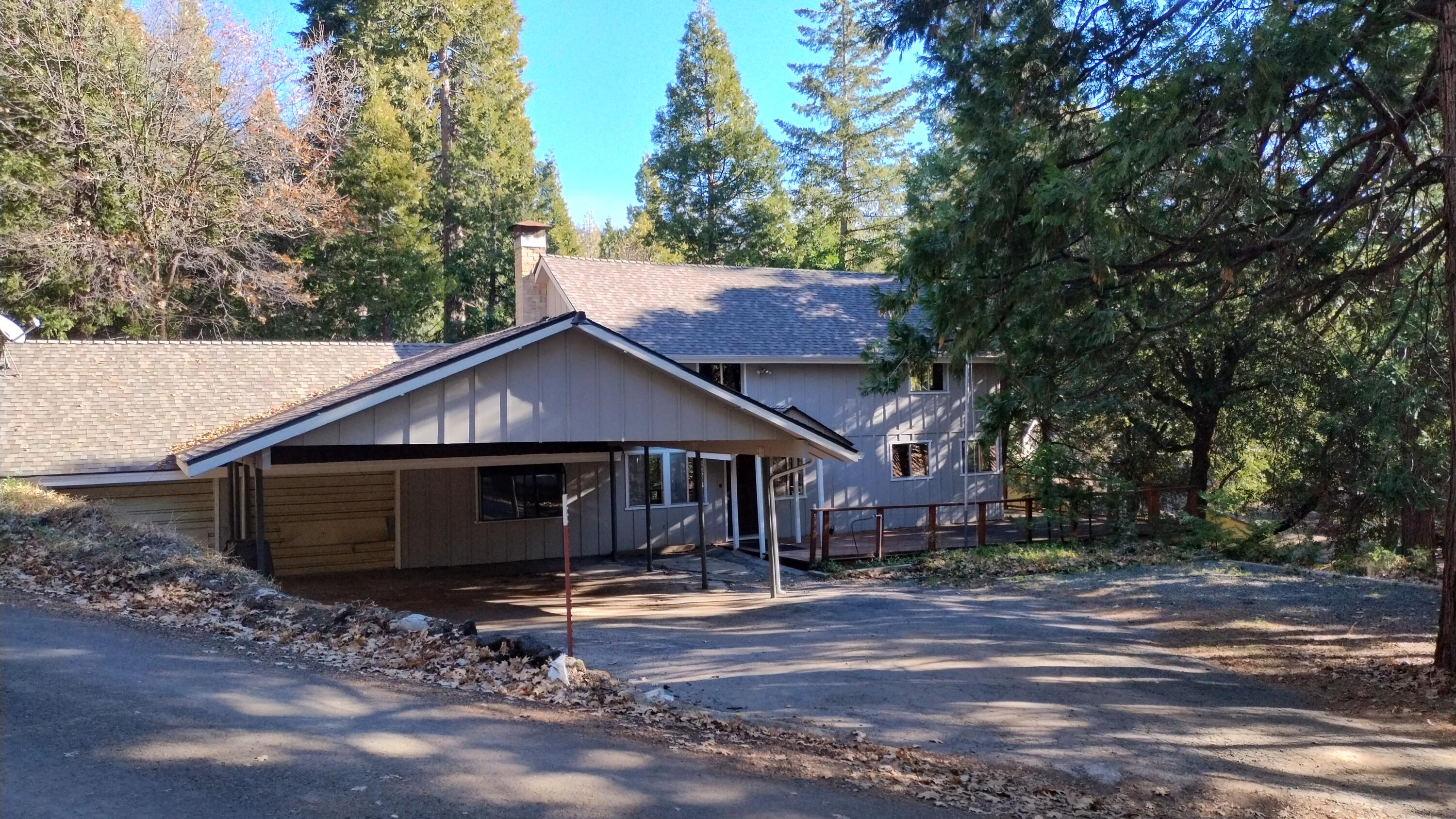 594 Loop Dr, Camp Nelson, CA 93265