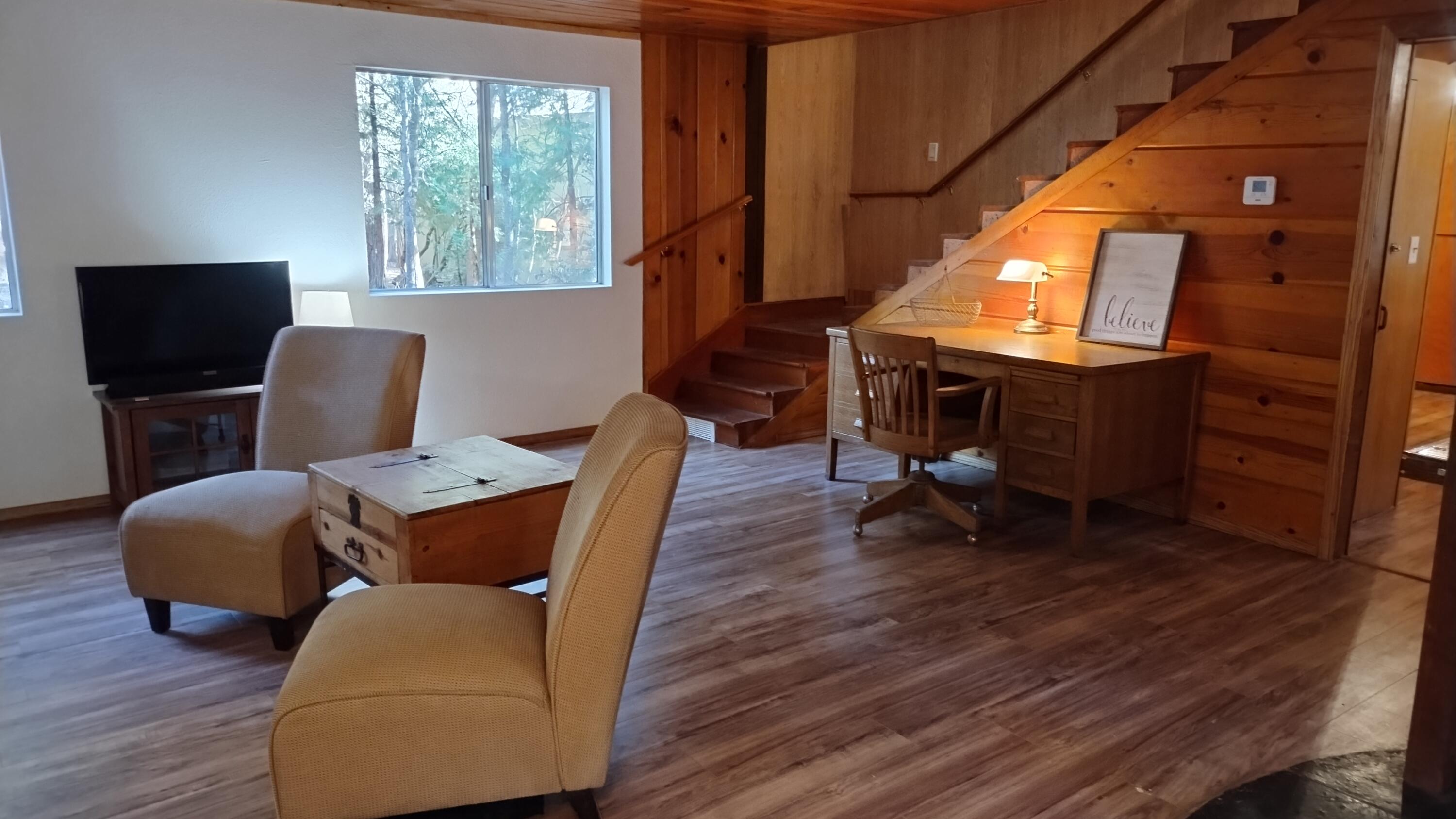 594 Loop Dr, Camp Nelson, CA 93265