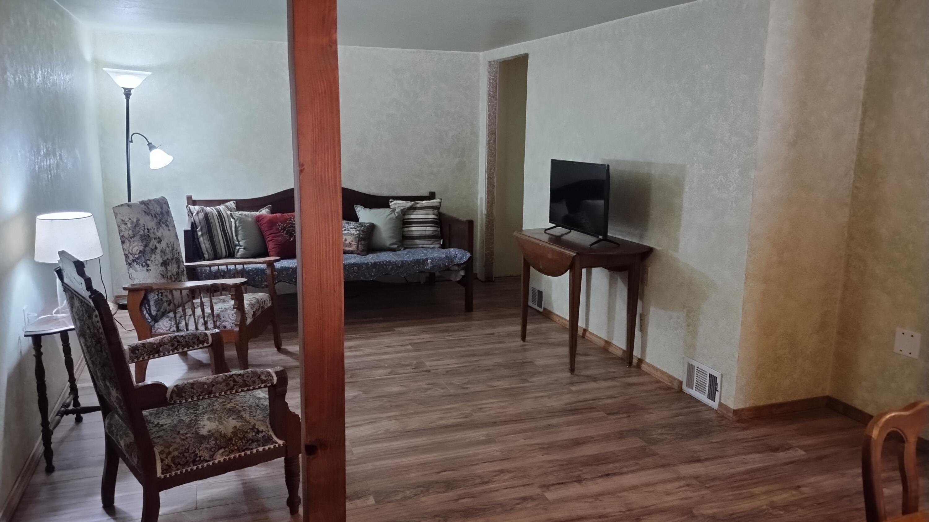 594 Loop Dr, Camp Nelson, CA 93265