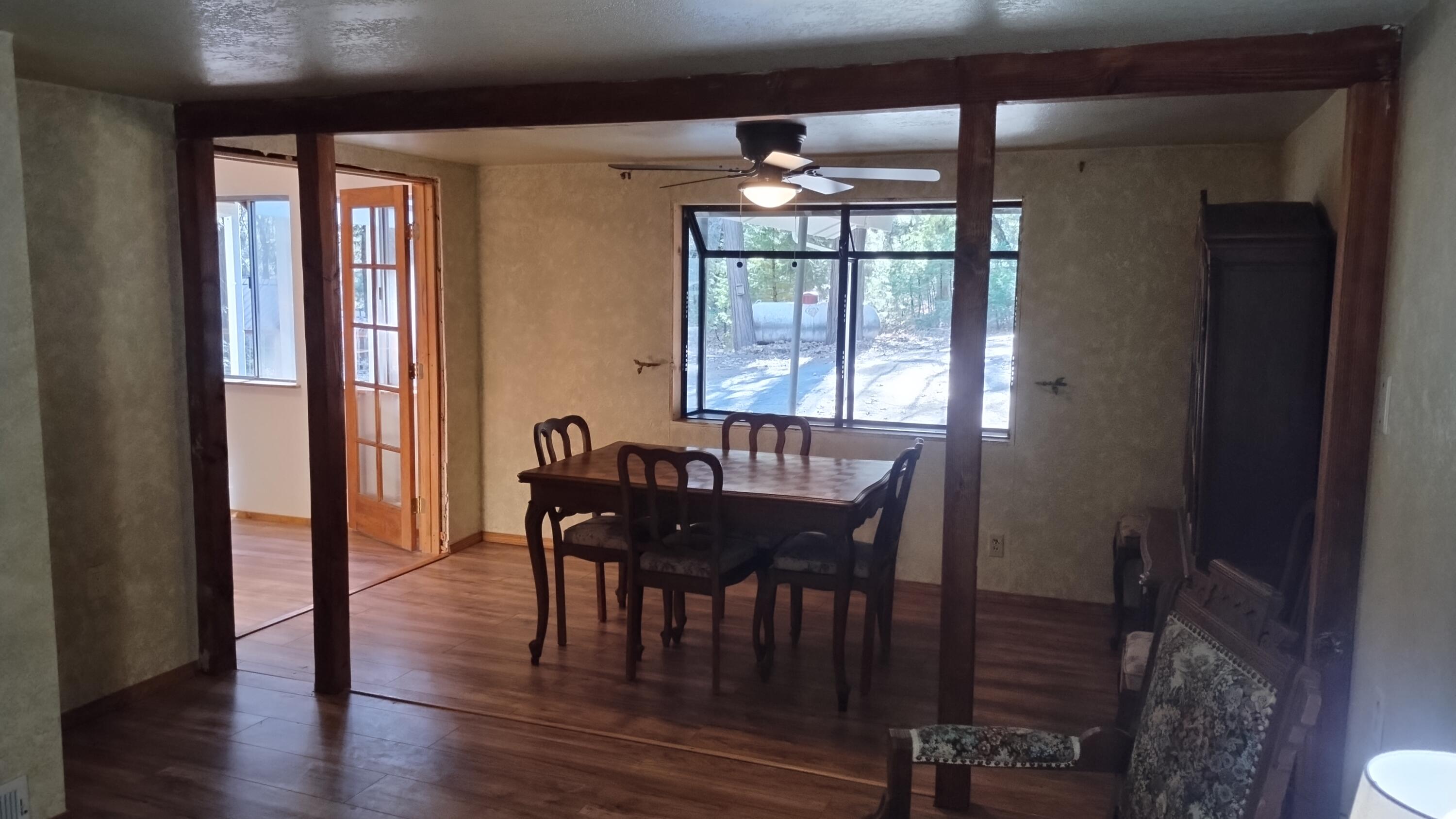 594 Loop Dr, Camp Nelson, CA 93265