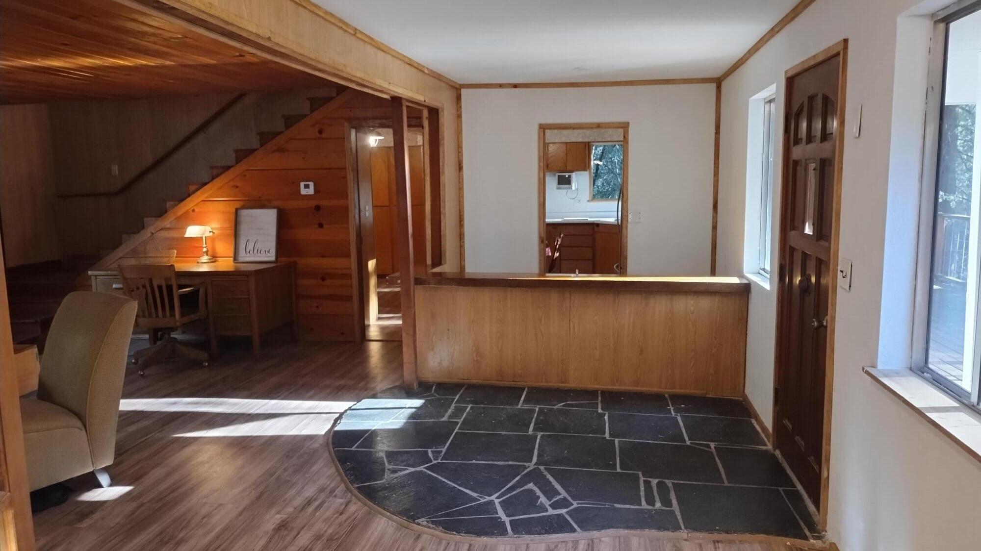 594 Loop Dr, Camp Nelson, CA 93265