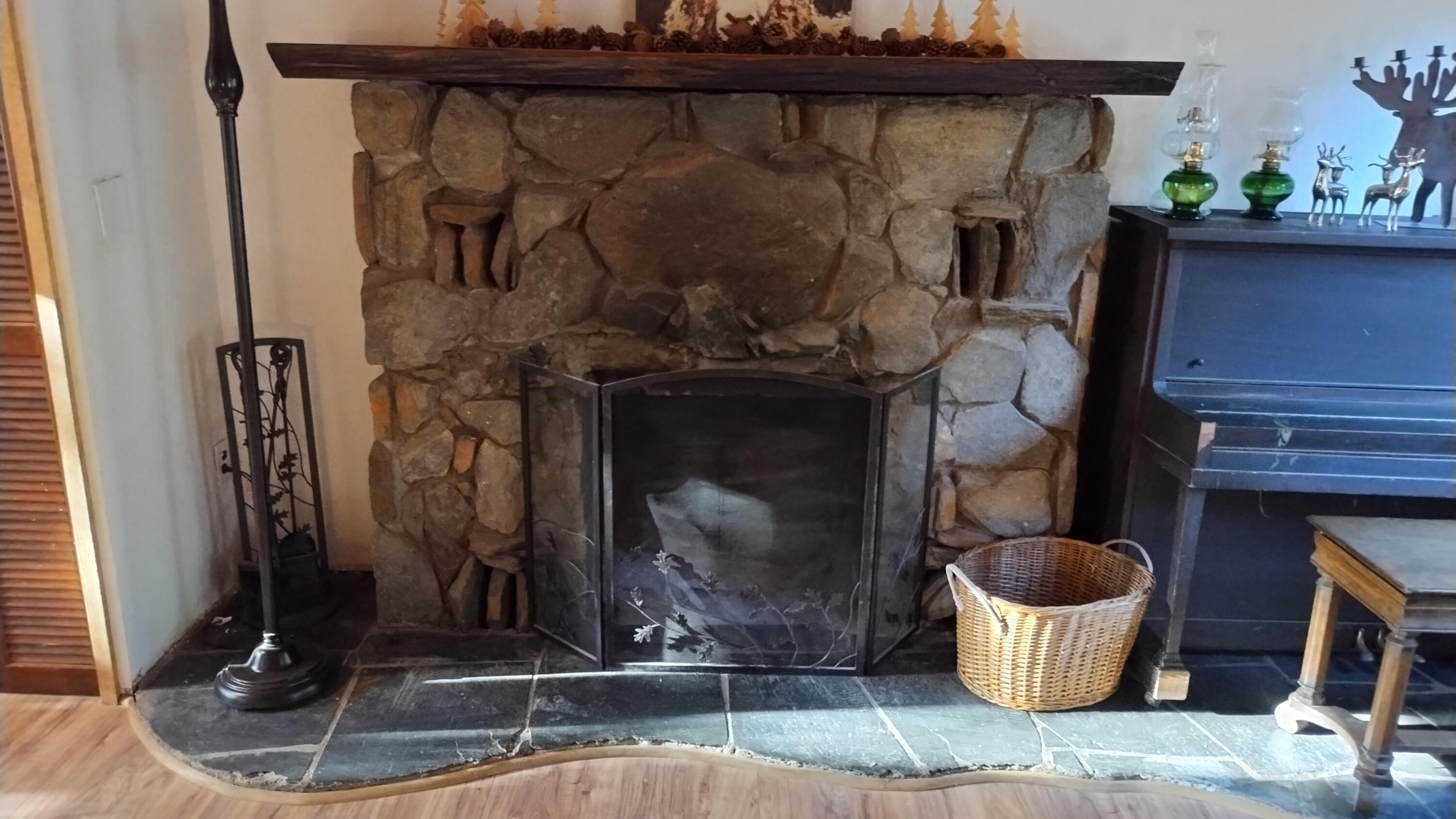 594 Loop Dr, Camp Nelson, CA 93265