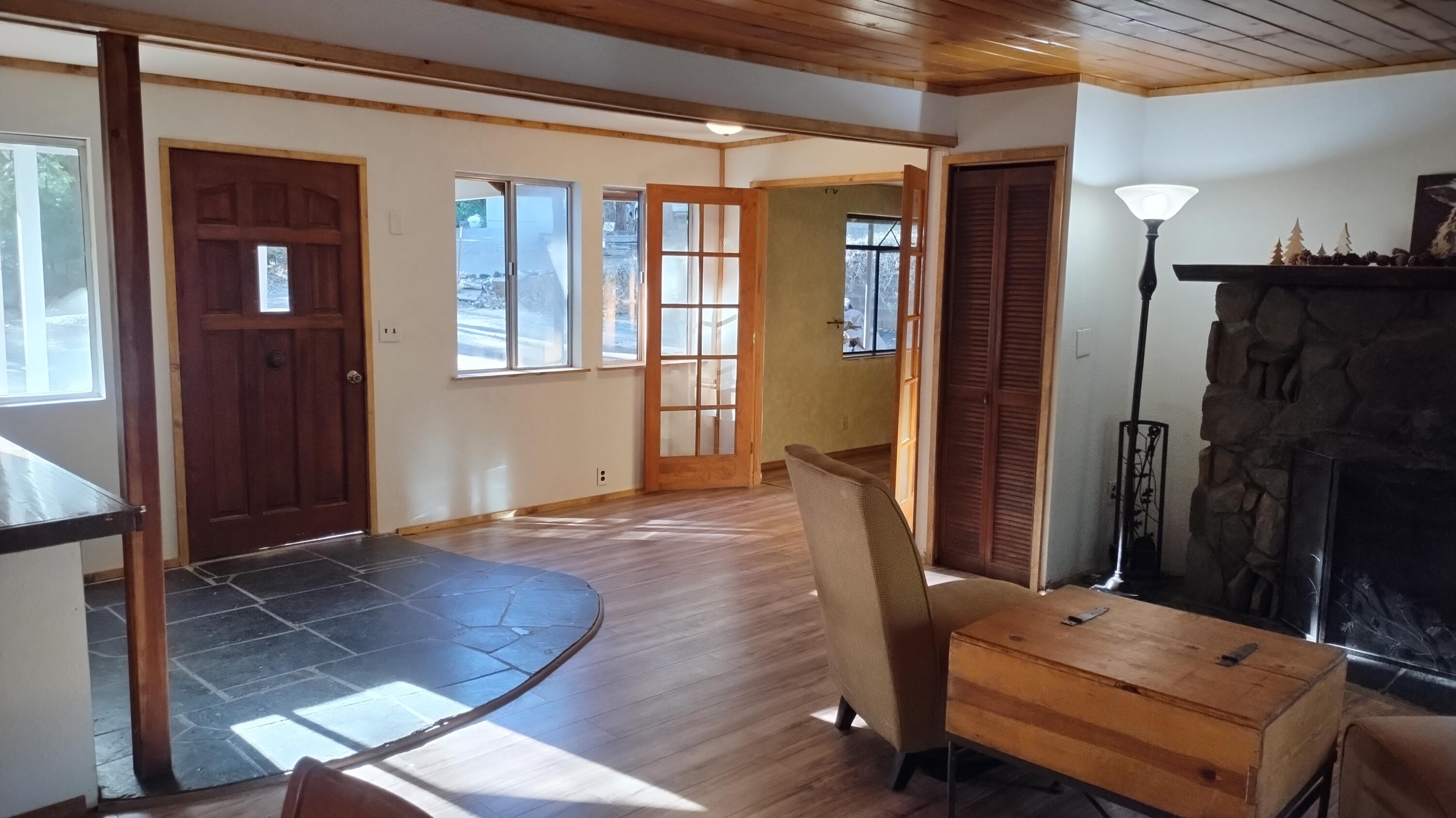 594 Loop Dr, Camp Nelson, CA 93265